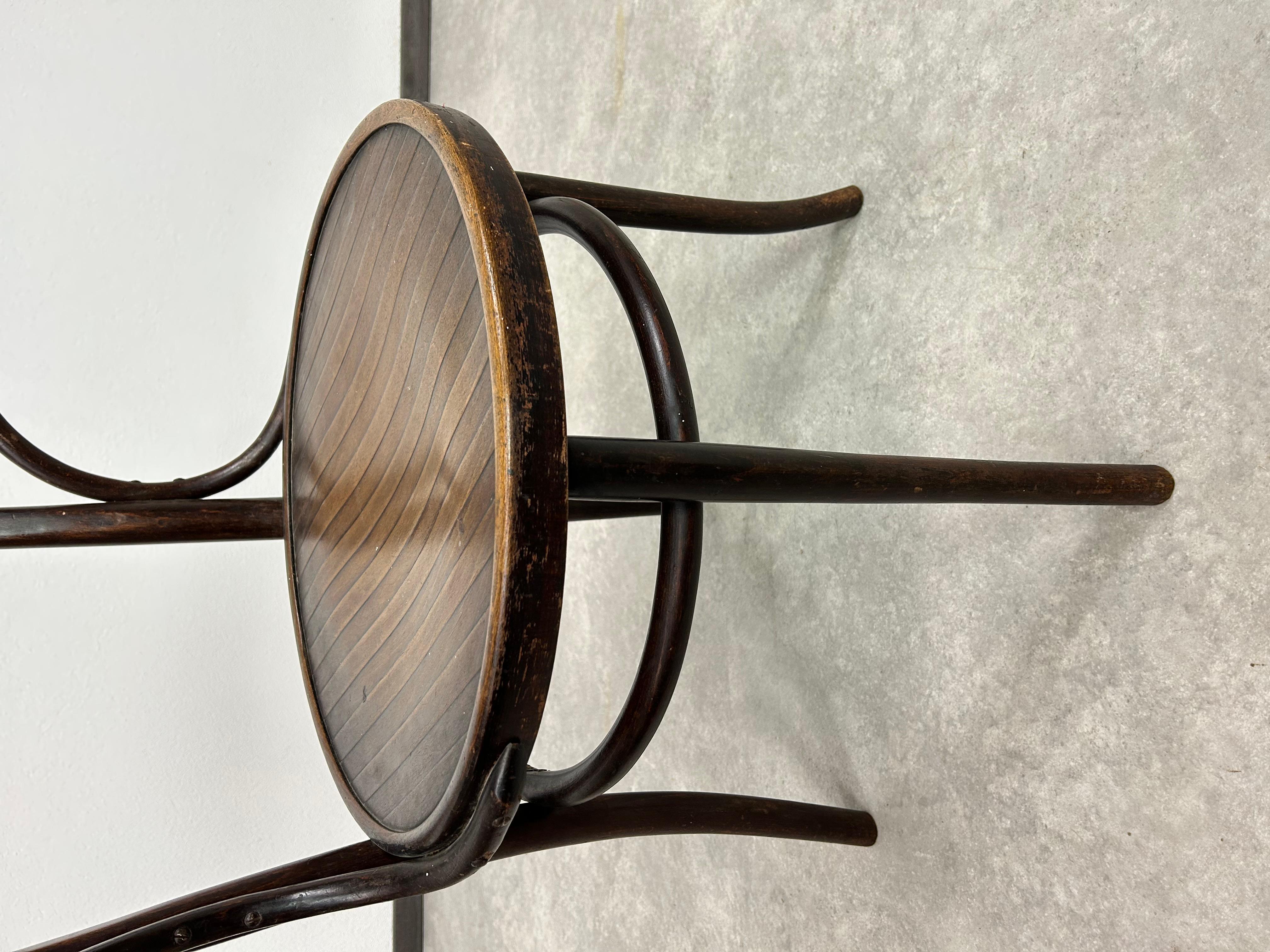 Milieu du XXe siècle Chaise de bureau en bois courbé de Thonet Debrecen en vente