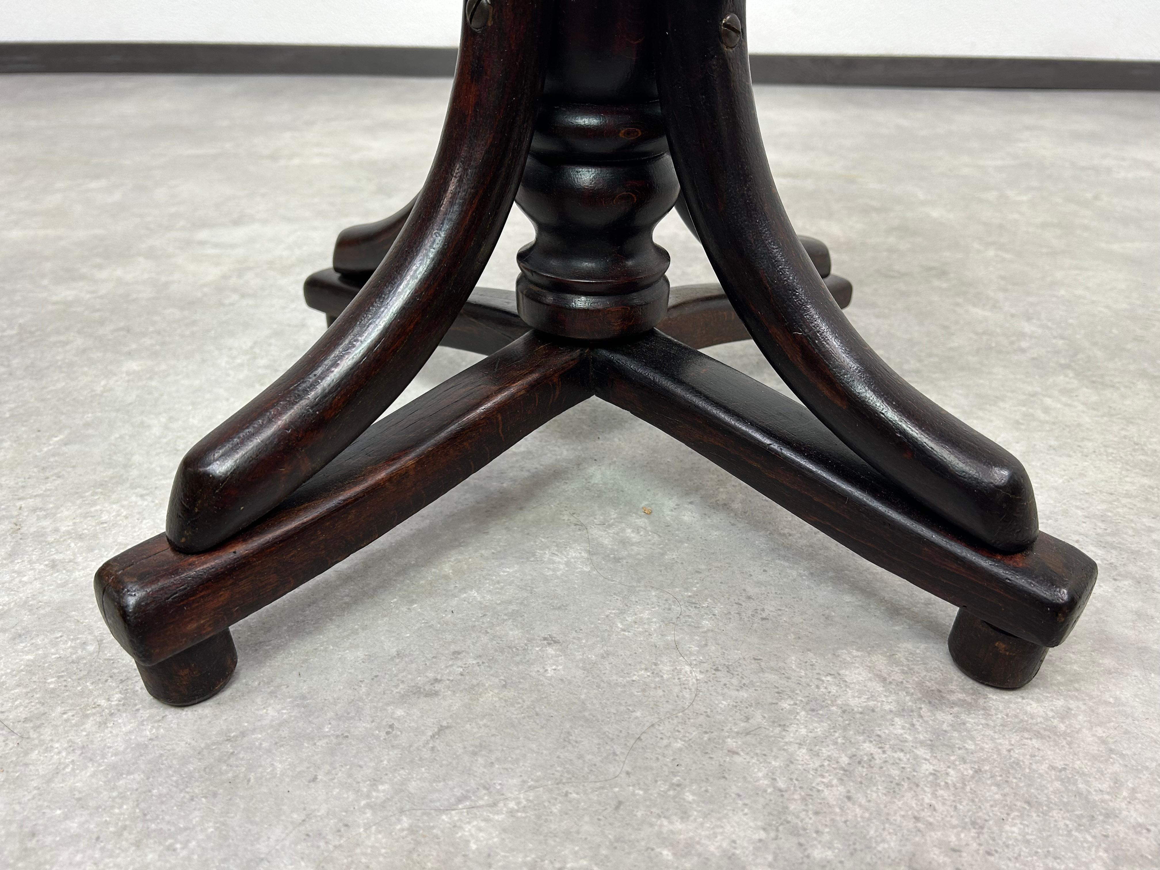 Klavierstuhl aus Bugholz von Thonet im Zustand „Hervorragend“ im Angebot in Banská Štiavnica, SK