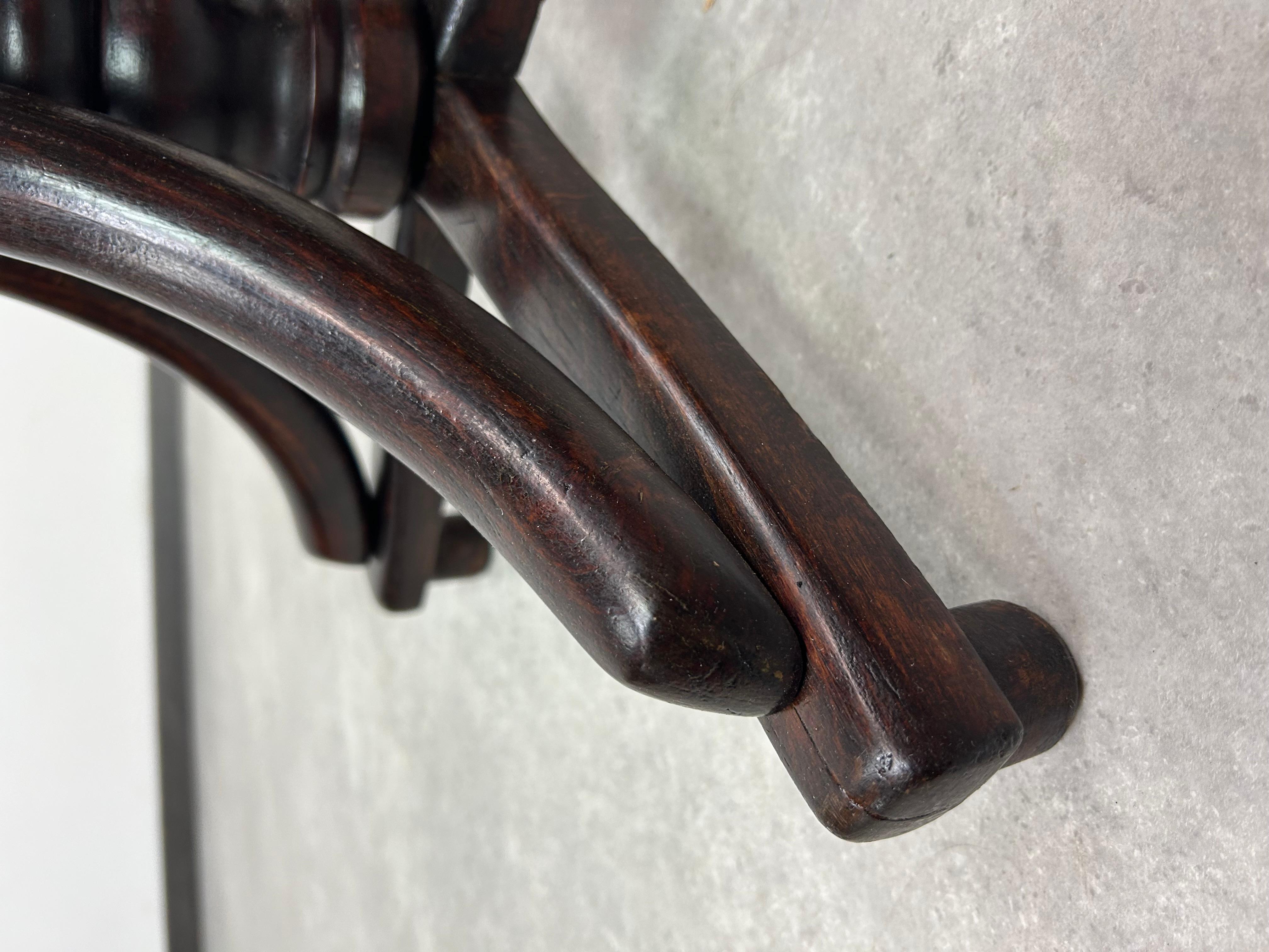 Klavierstuhl aus Bugholz von Thonet (Frühes 20. Jahrhundert) im Angebot