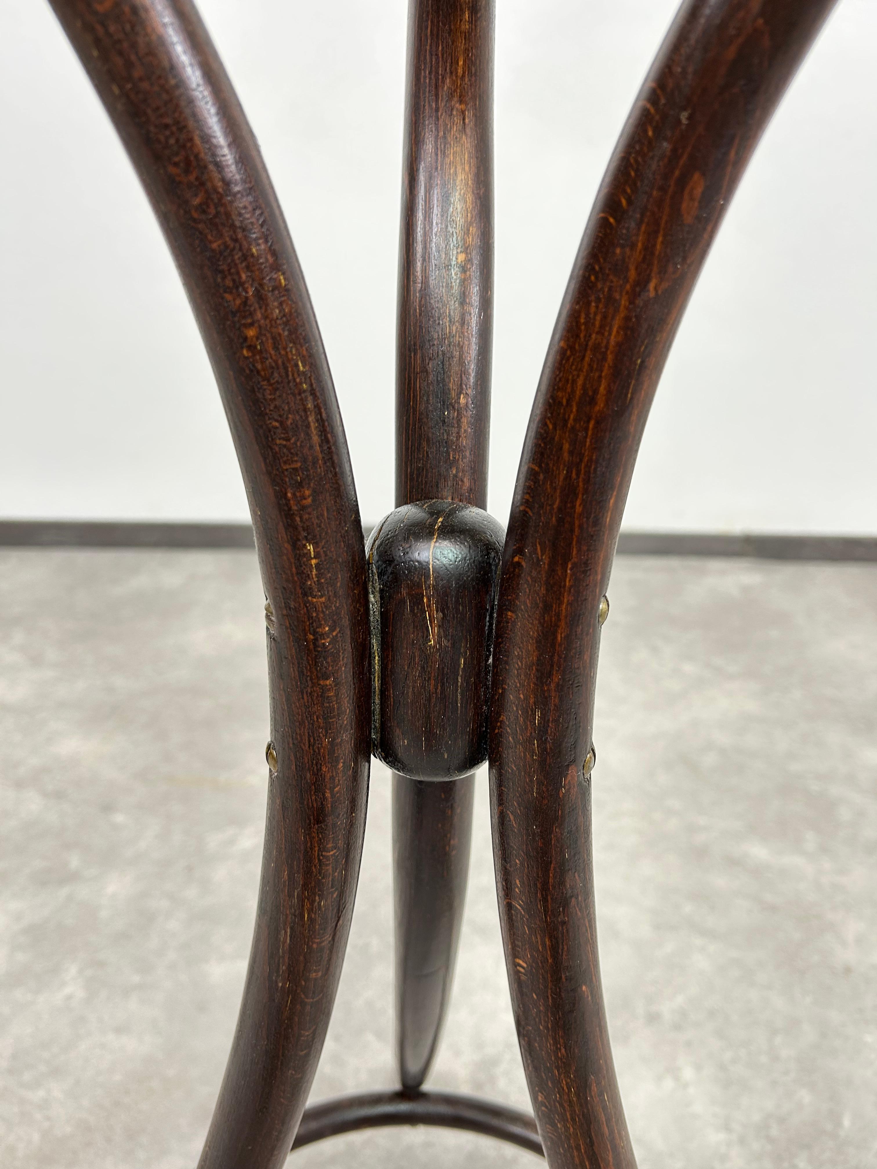 Bentwood plant stand by Thonet For Sale 2