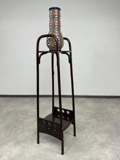 Jardinera de madera curvada nº 9521 de Josef Hoffmann para Thonet