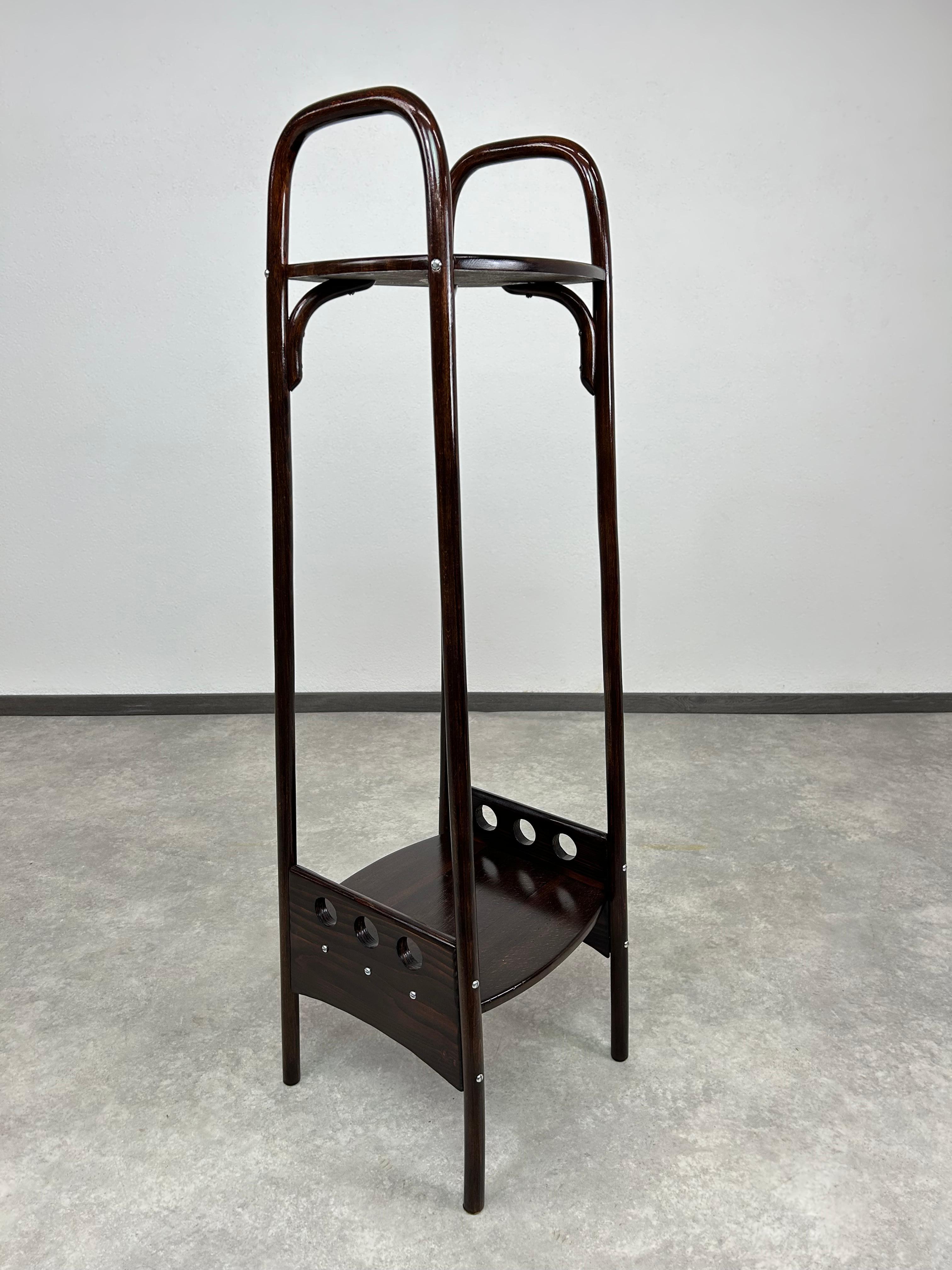 Jardinera de madera curvada nº 9521 de Josef Hoffmann para Thonet Secesión de Viena en venta