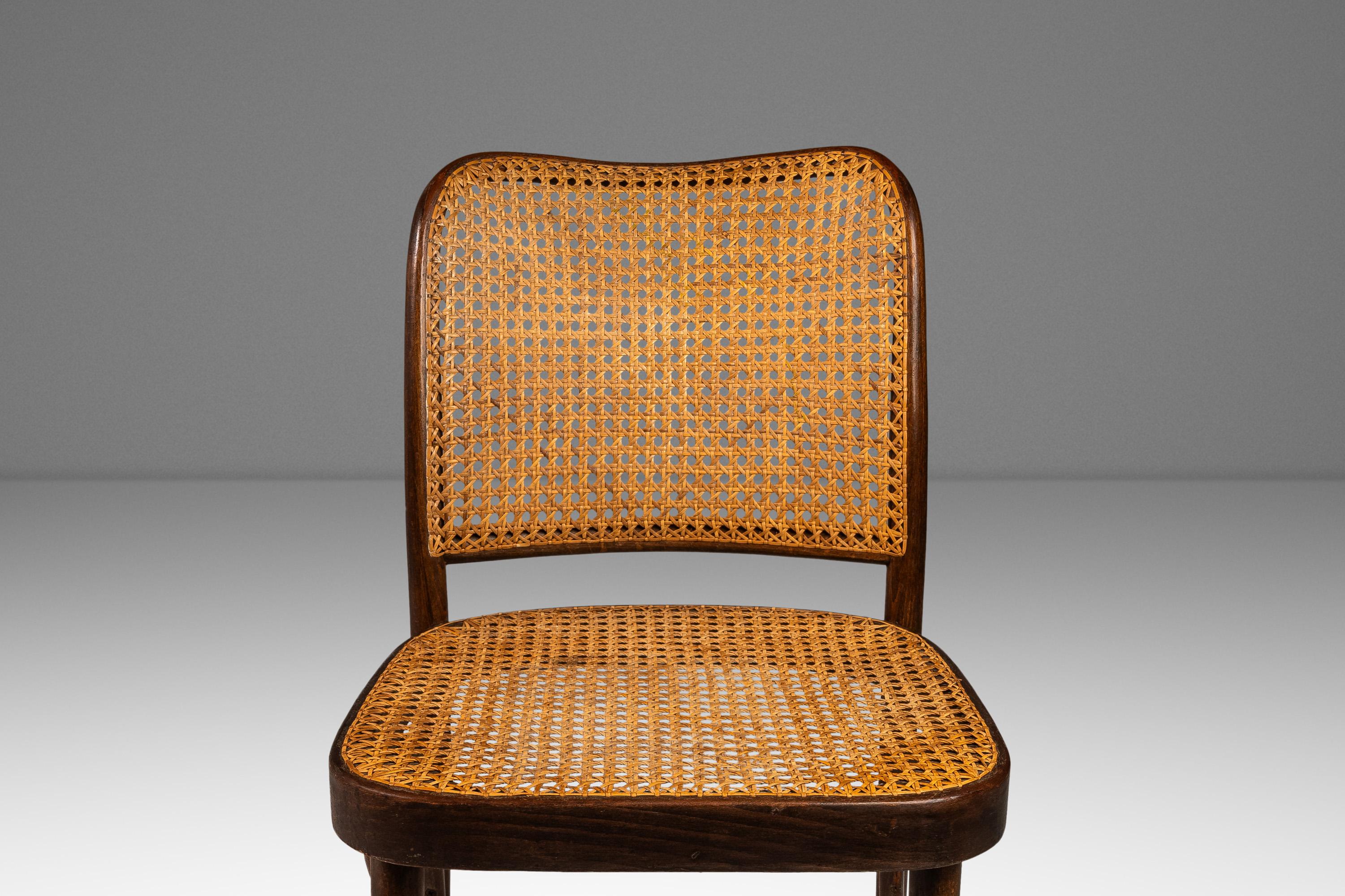 Bentwood Prague Model 811 Chair in Walnut by Josef Frank, Poland, c. 1960s For Sale 5