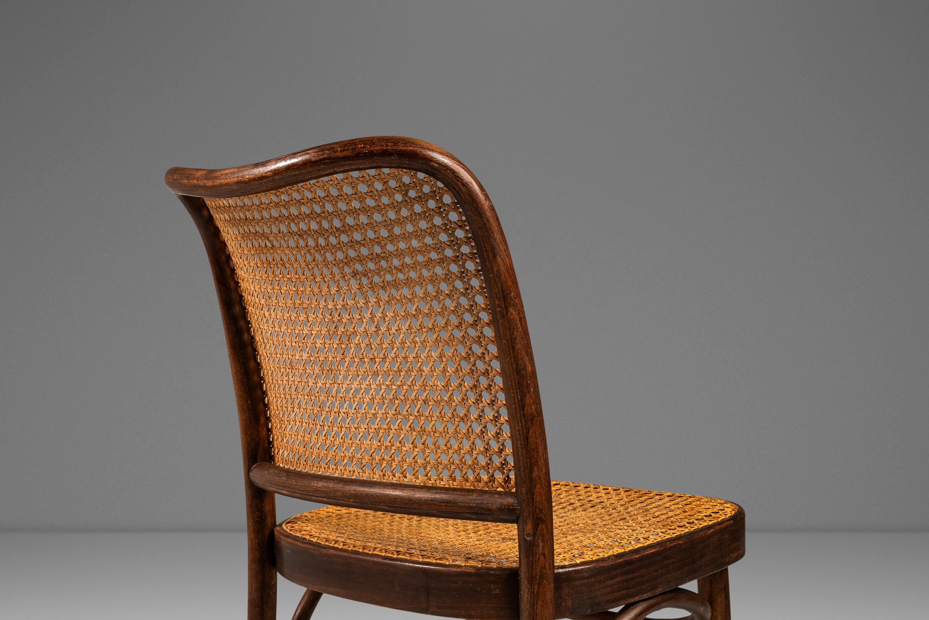 Gebogener Prager Stuhl Modell 811 aus Bugholz aus Nussbaumholz von Josef Frank, Polen, ca. 1960er Jahre im Angebot 7