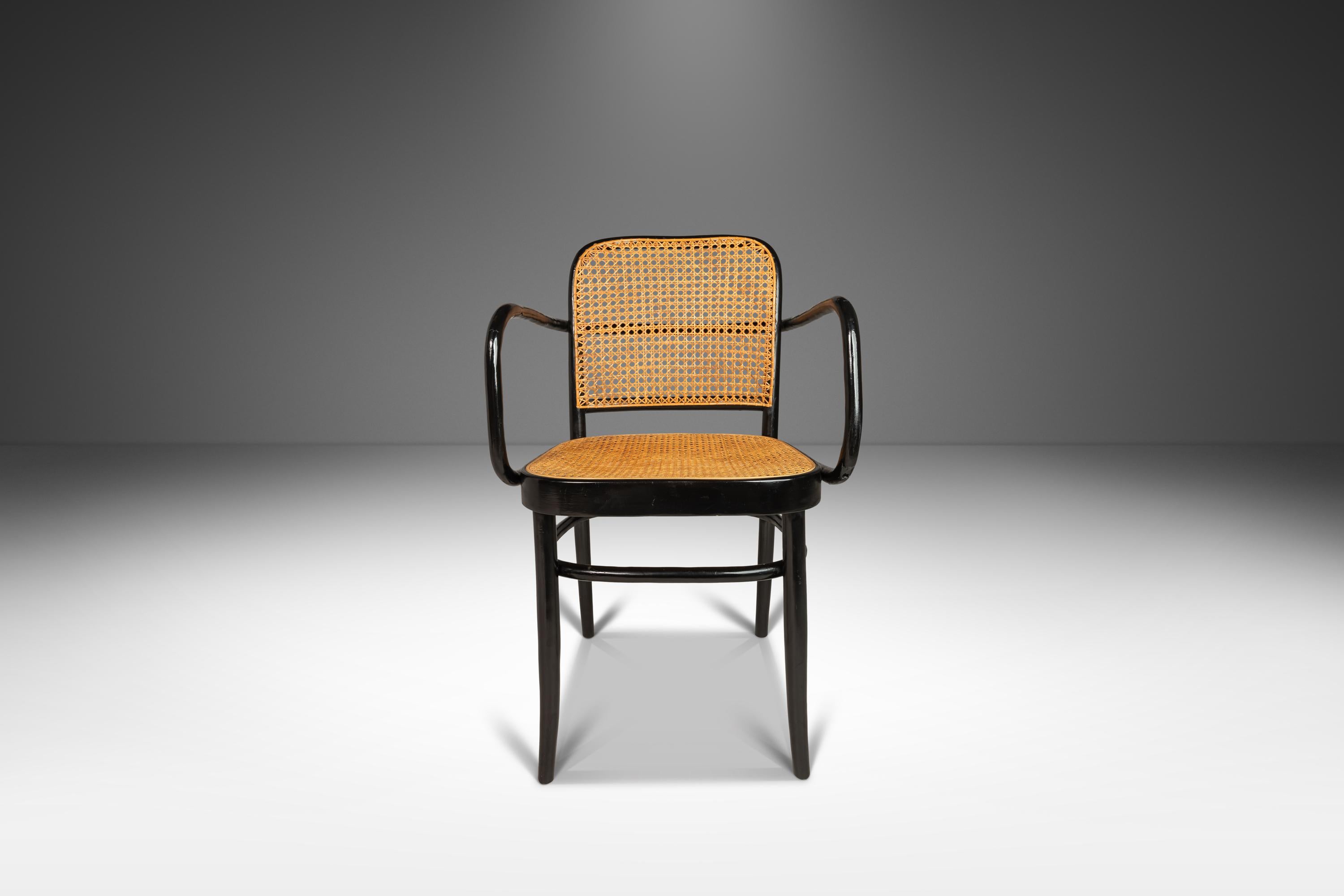 Introducing a rare and beautiful single Bentwood Prague Model 811 Dining Chair by the renowned designers Josef Frank and Josef Hoffmann for Stendig. Designed in the 1960s, this chair is a true representation of mid-century modern design and
