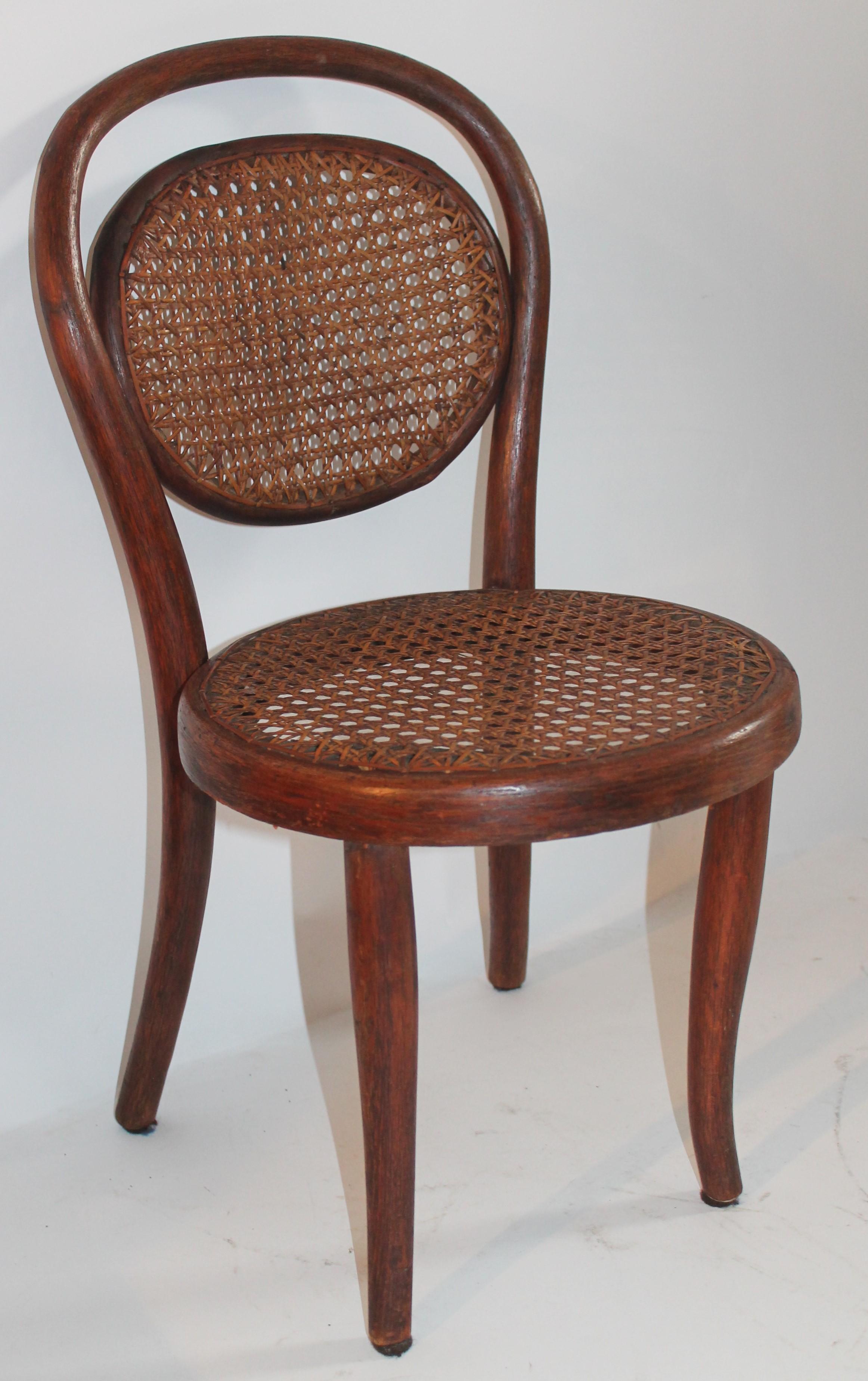 Rocker und Stuhl aus Bugholz mit Rohrstühlen, 19. Jahrhundert im Angebot 3