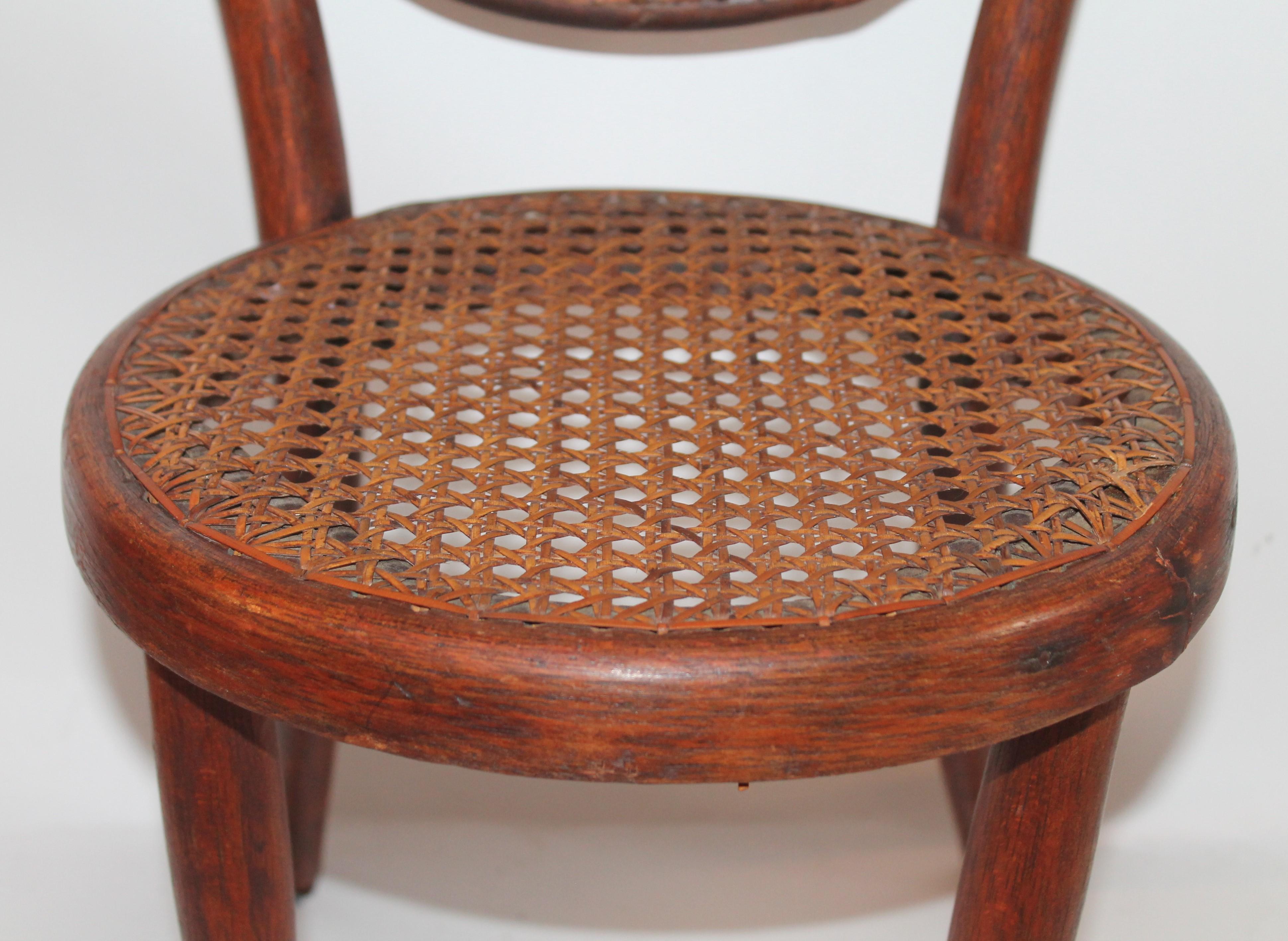 Rocker und Stuhl aus Bugholz mit Rohrstühlen, 19. Jahrhundert im Angebot 5