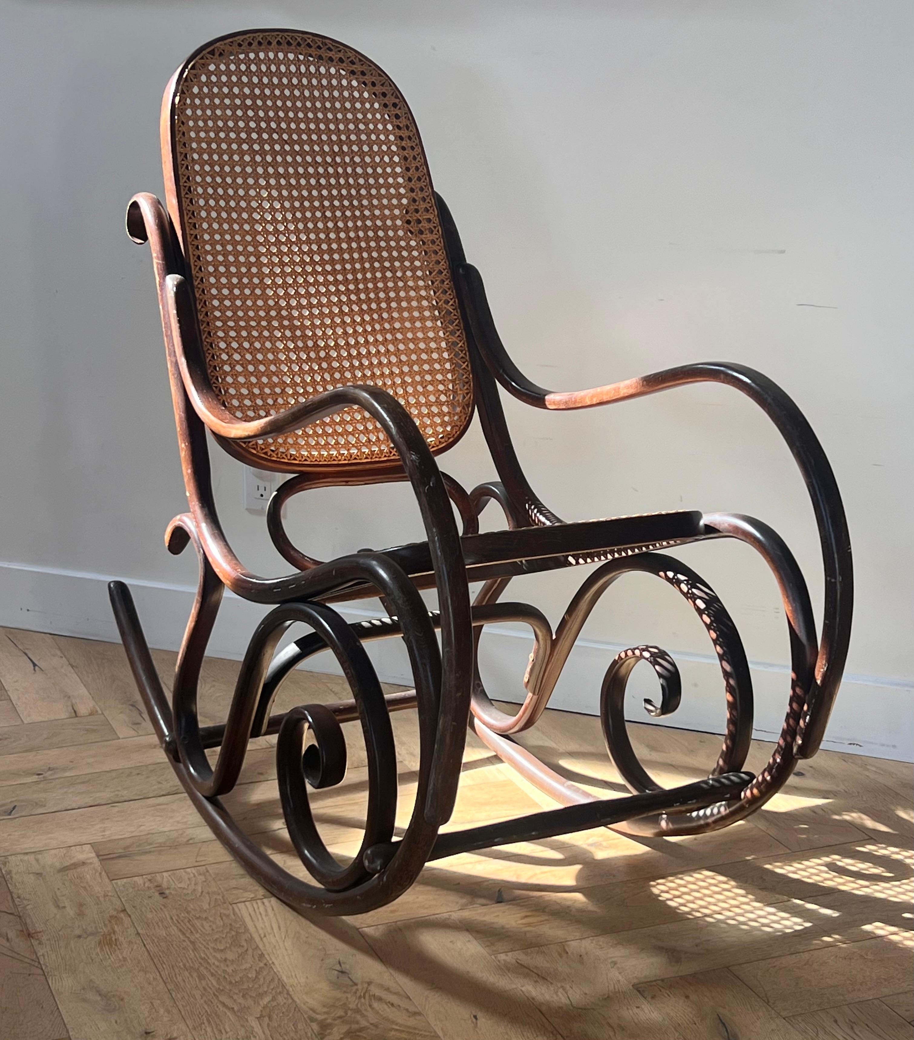 Bentwood rocking chair attr. Thonet, late 19th century For Sale 4
