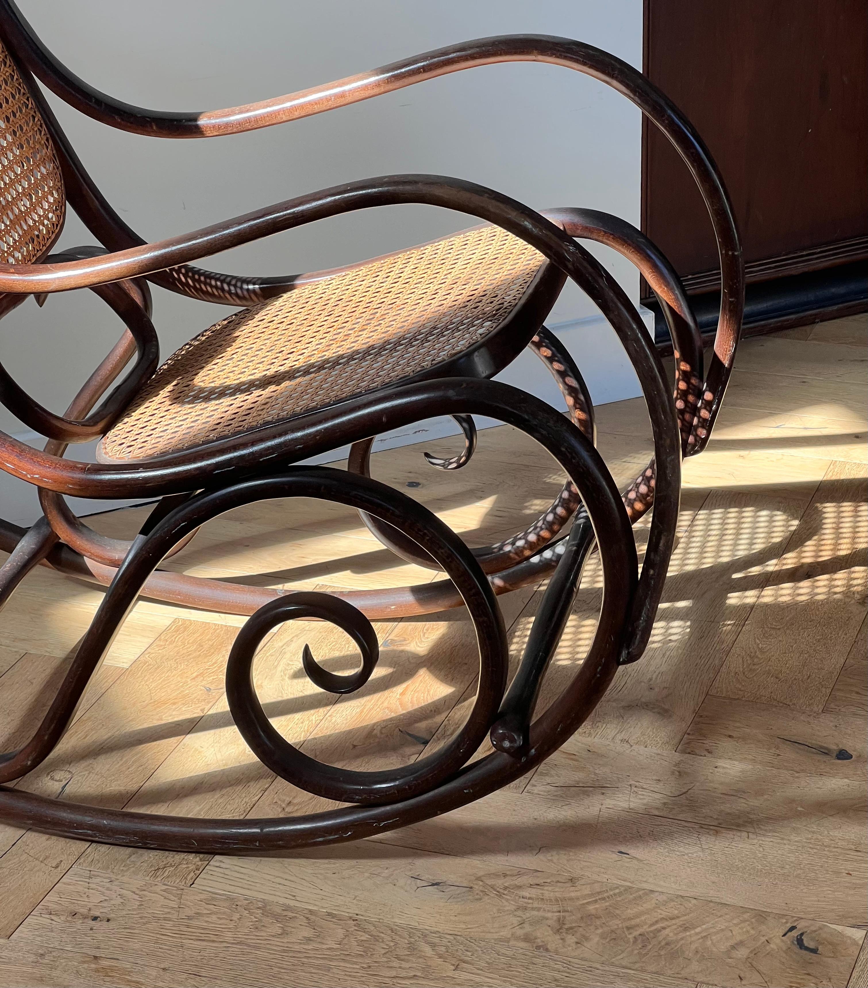 Bentwood rocking chair attr. Thonet, late 19th century For Sale 7