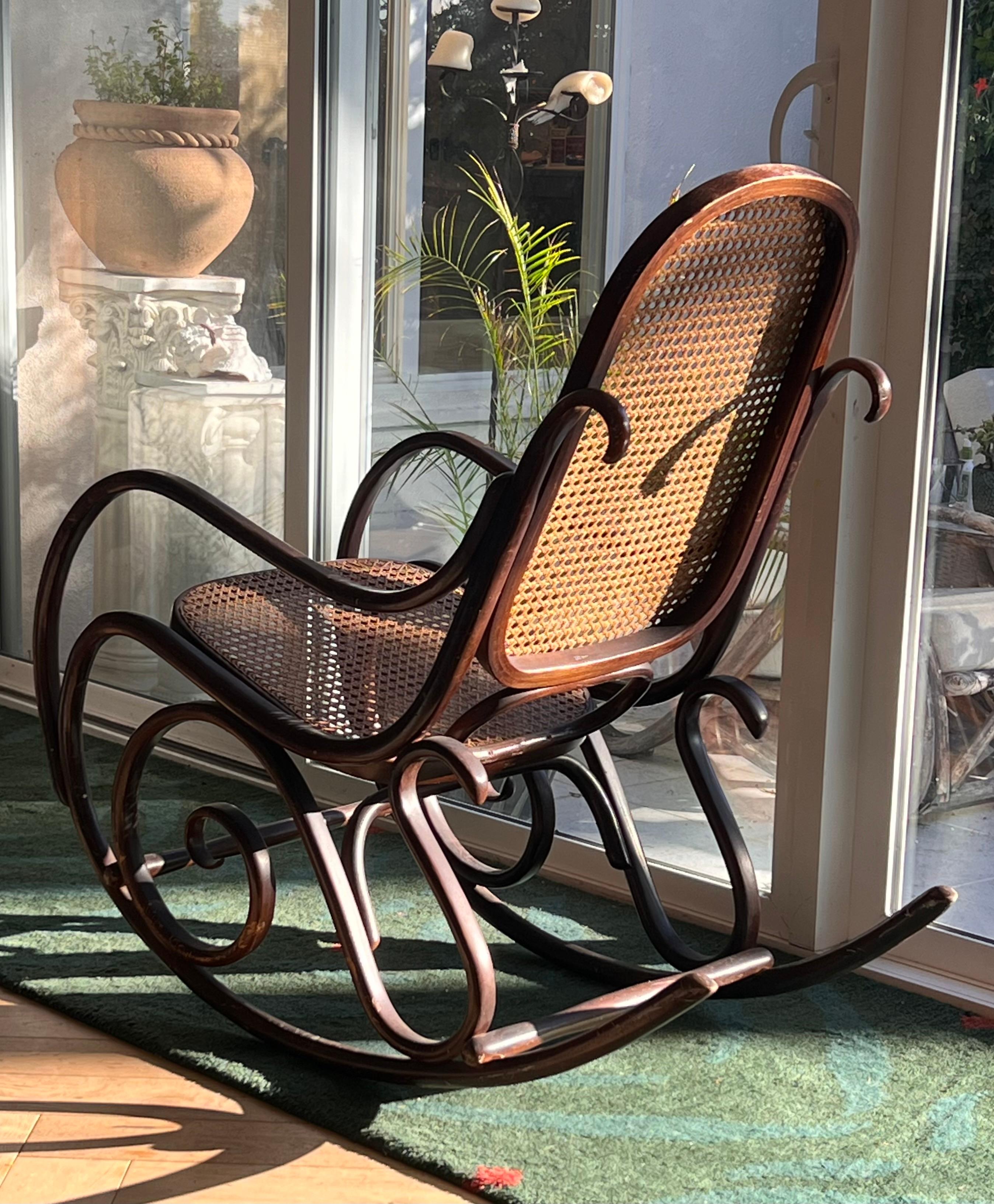 Bentwood rocking chair attr. Thonet, late 19th century For Sale 9