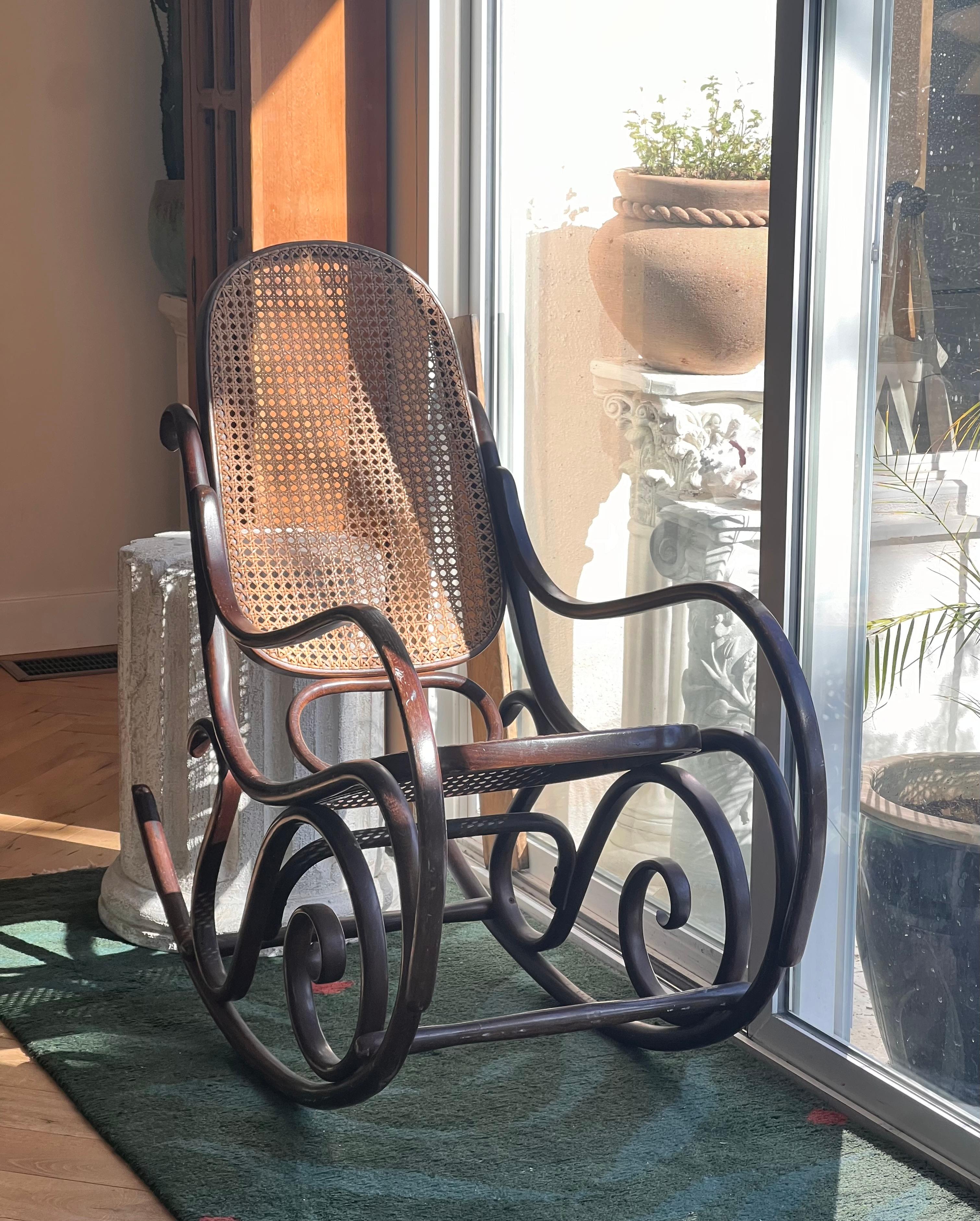 Bentwood rocking chair attr. Thonet, late 19th century For Sale 10
