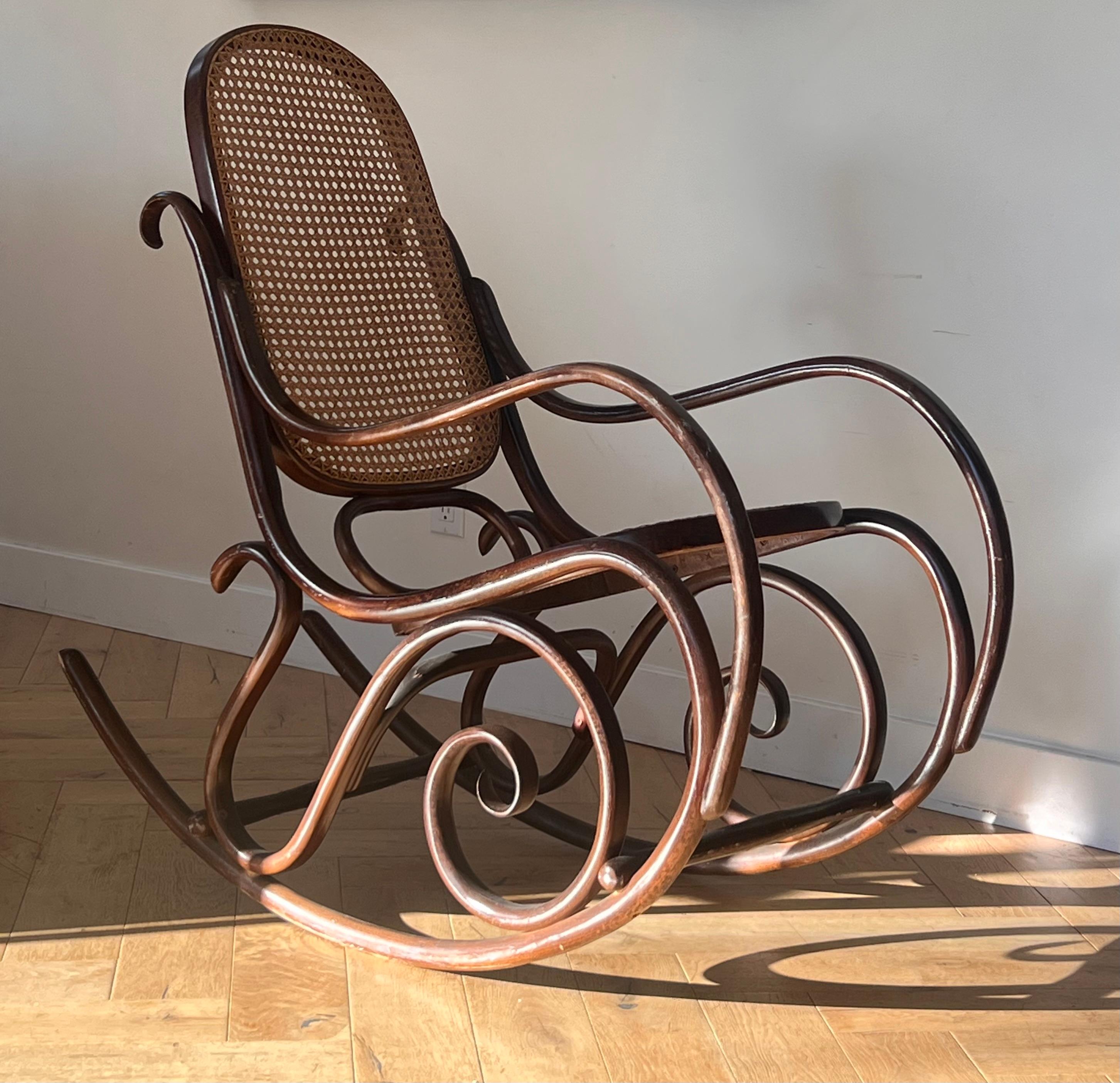 Bentwood rocking chair attr. Thonet, late 19th century For Sale 13