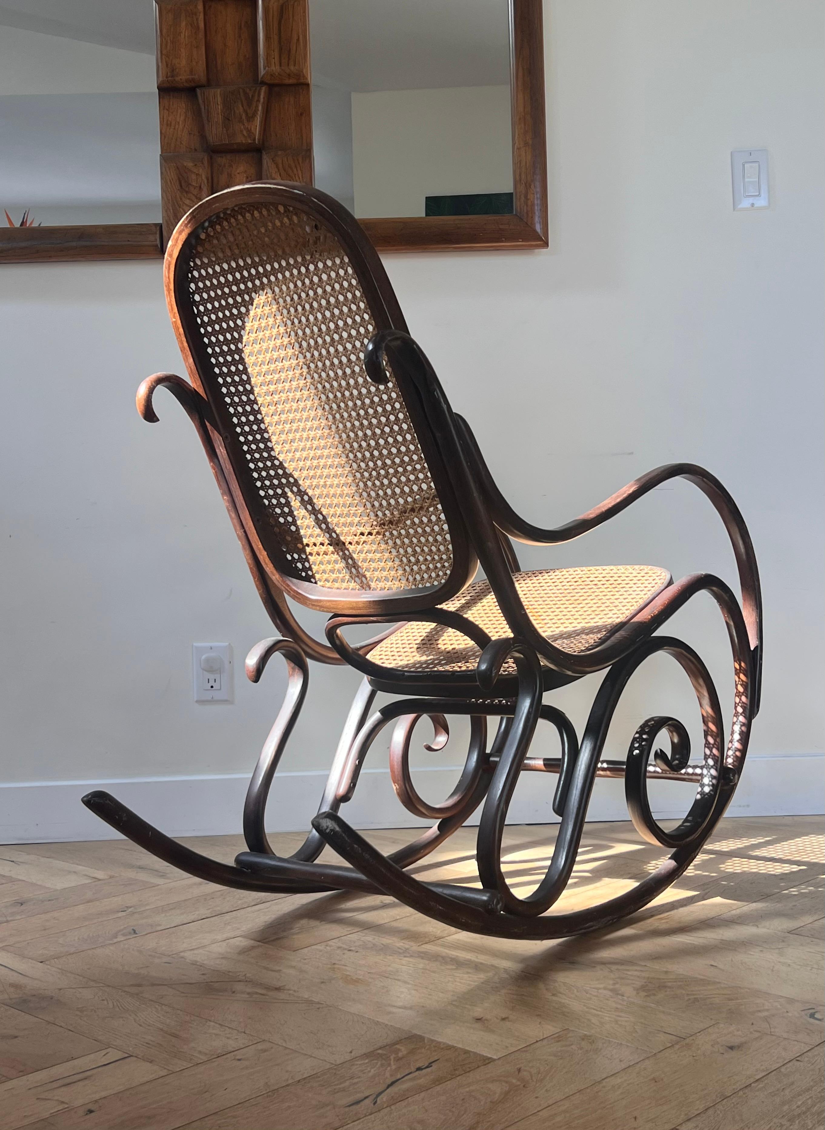 Art Nouveau Bentwood rocking chair attr. Thonet, late 19th century For Sale