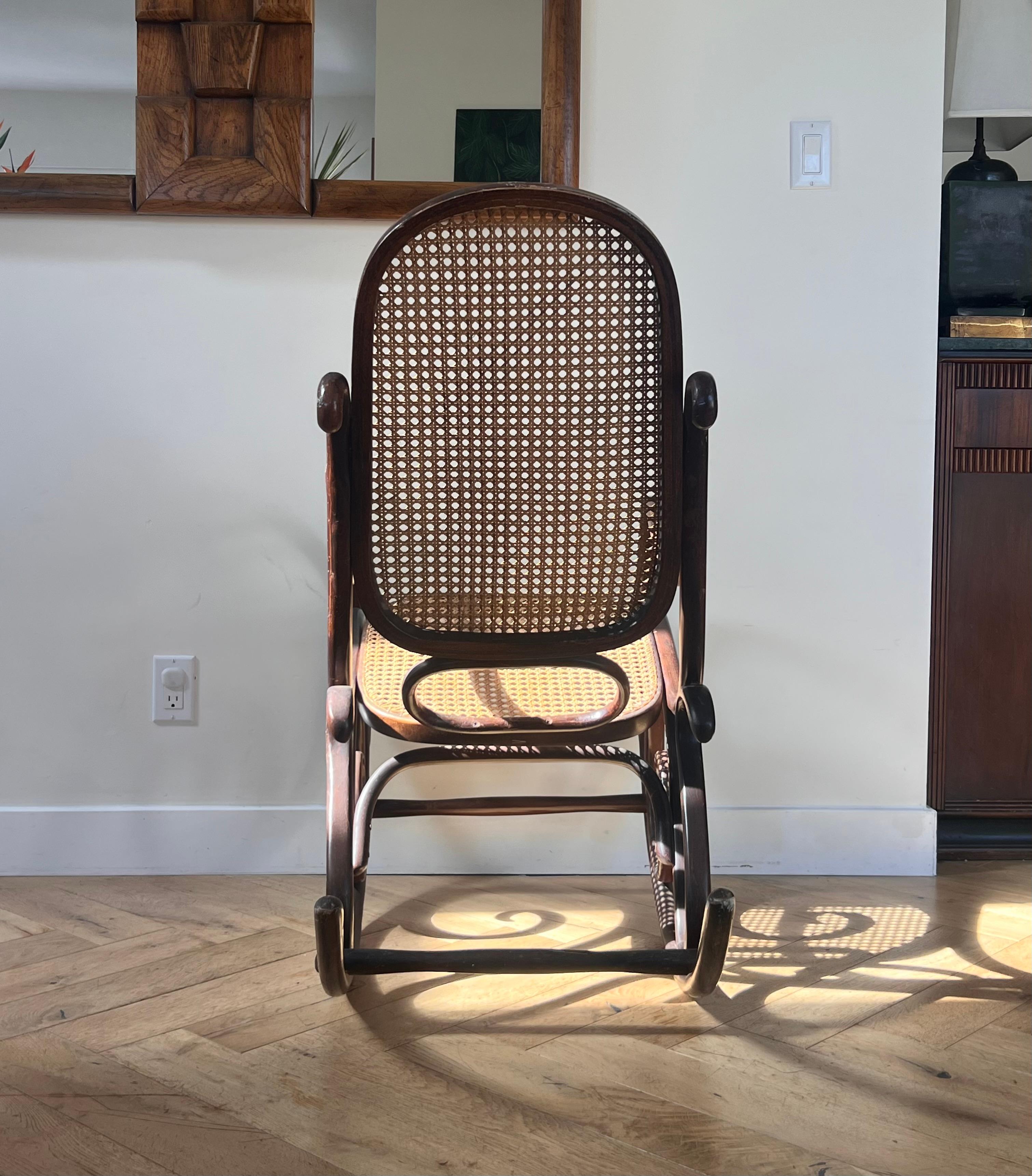 Polish Bentwood rocking chair attr. Thonet, late 19th century For Sale