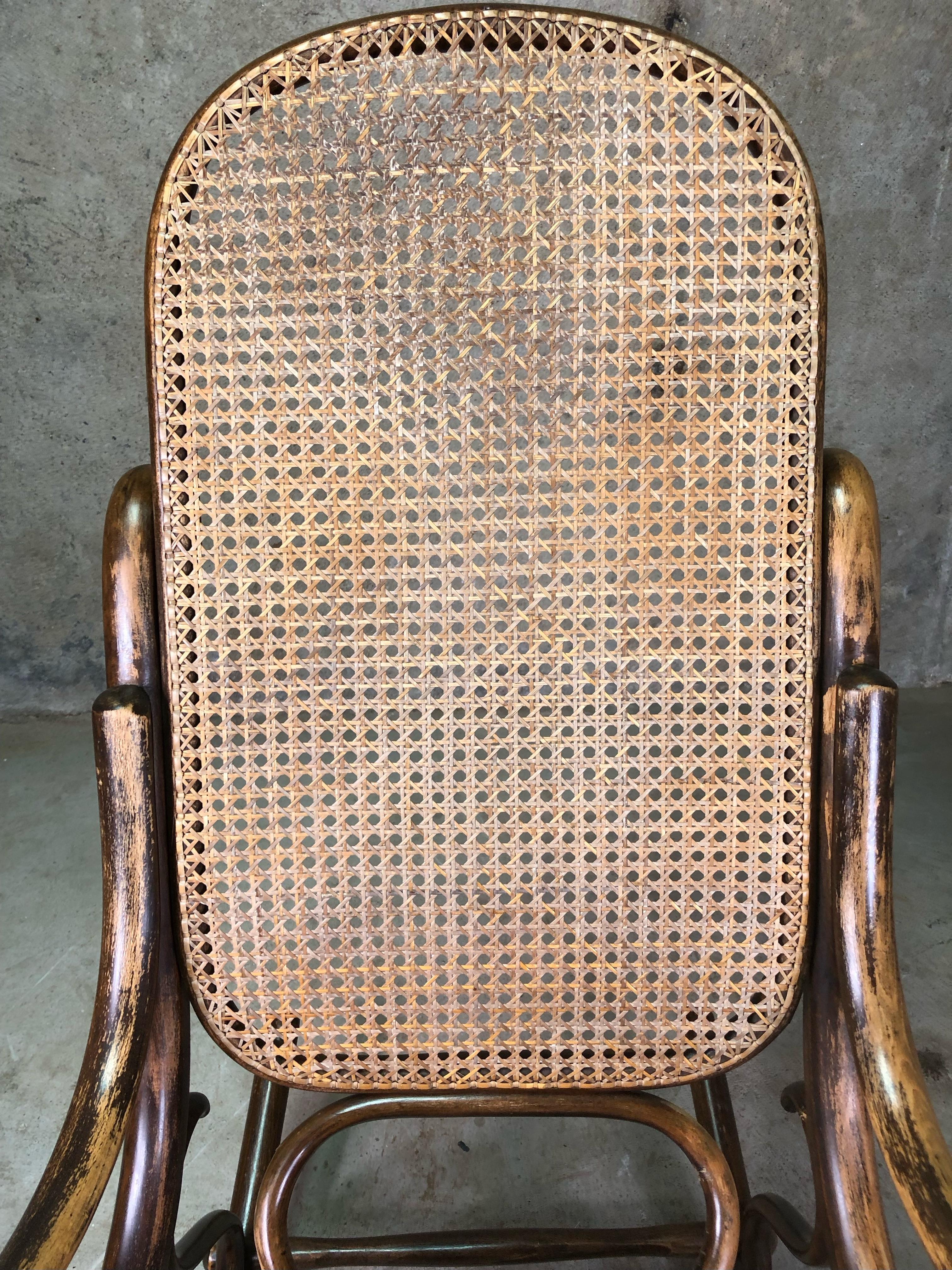 Bentwood Rocking Chair by Fischel, Niemes in Böhmen, Austria, 1910 For Sale 3