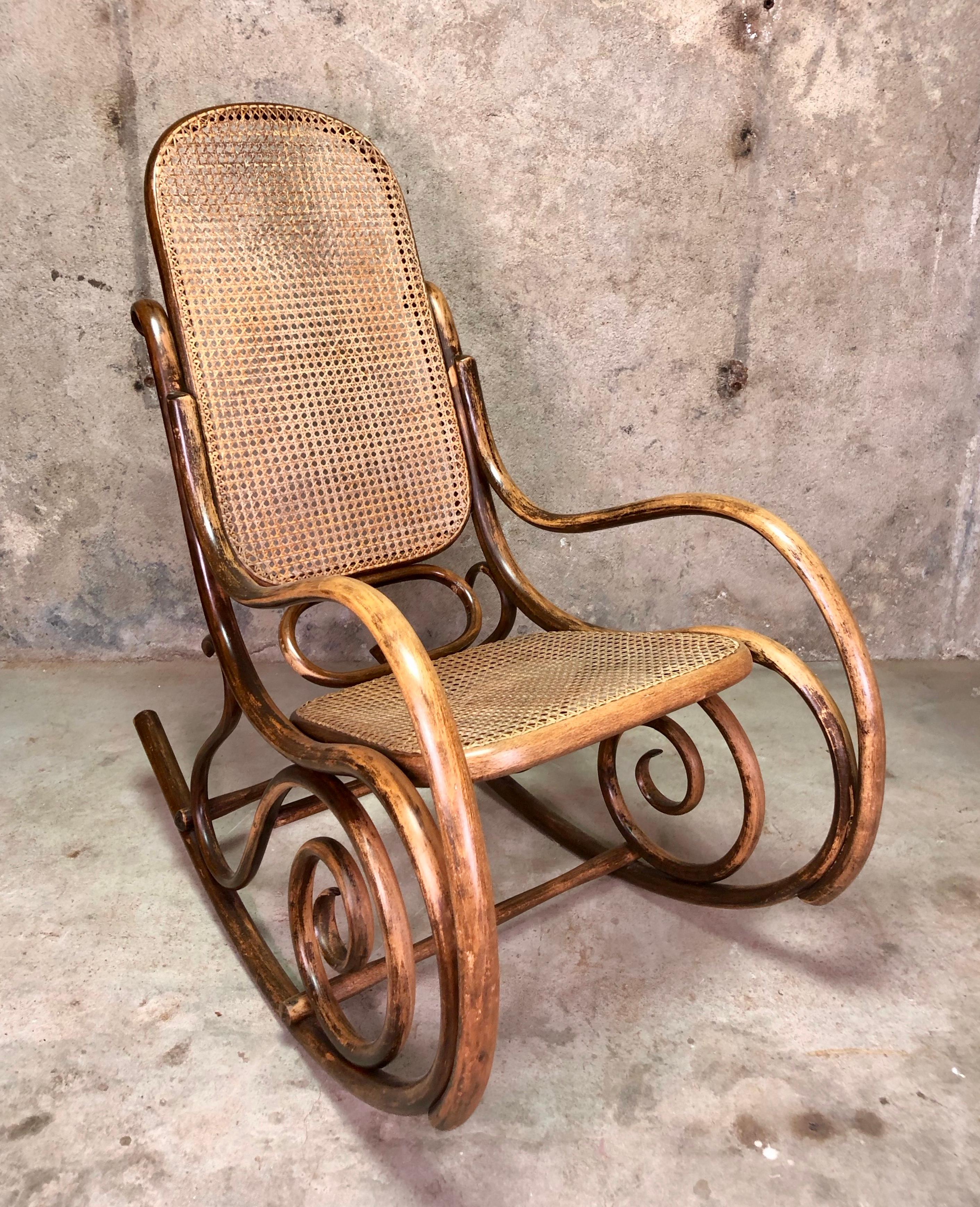 A beautiful bentwood and cane rocking chair by Fischel, Niemes in Bohéme, Austria, from circa 1910
Its beautiful bentwood curves and curls were created using the traditional craft of soaking and bending the wood with not one straight line to be