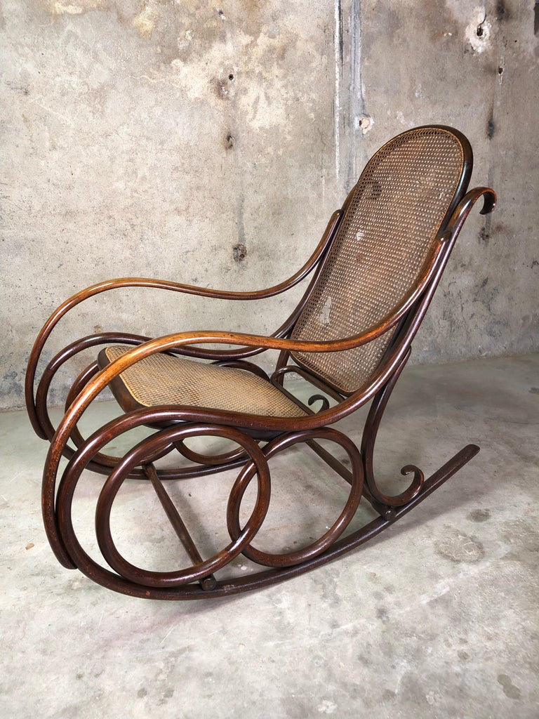 Bentwood Rocking Chair by Thonet, Austria. 1900 For Sale at 1stDibs