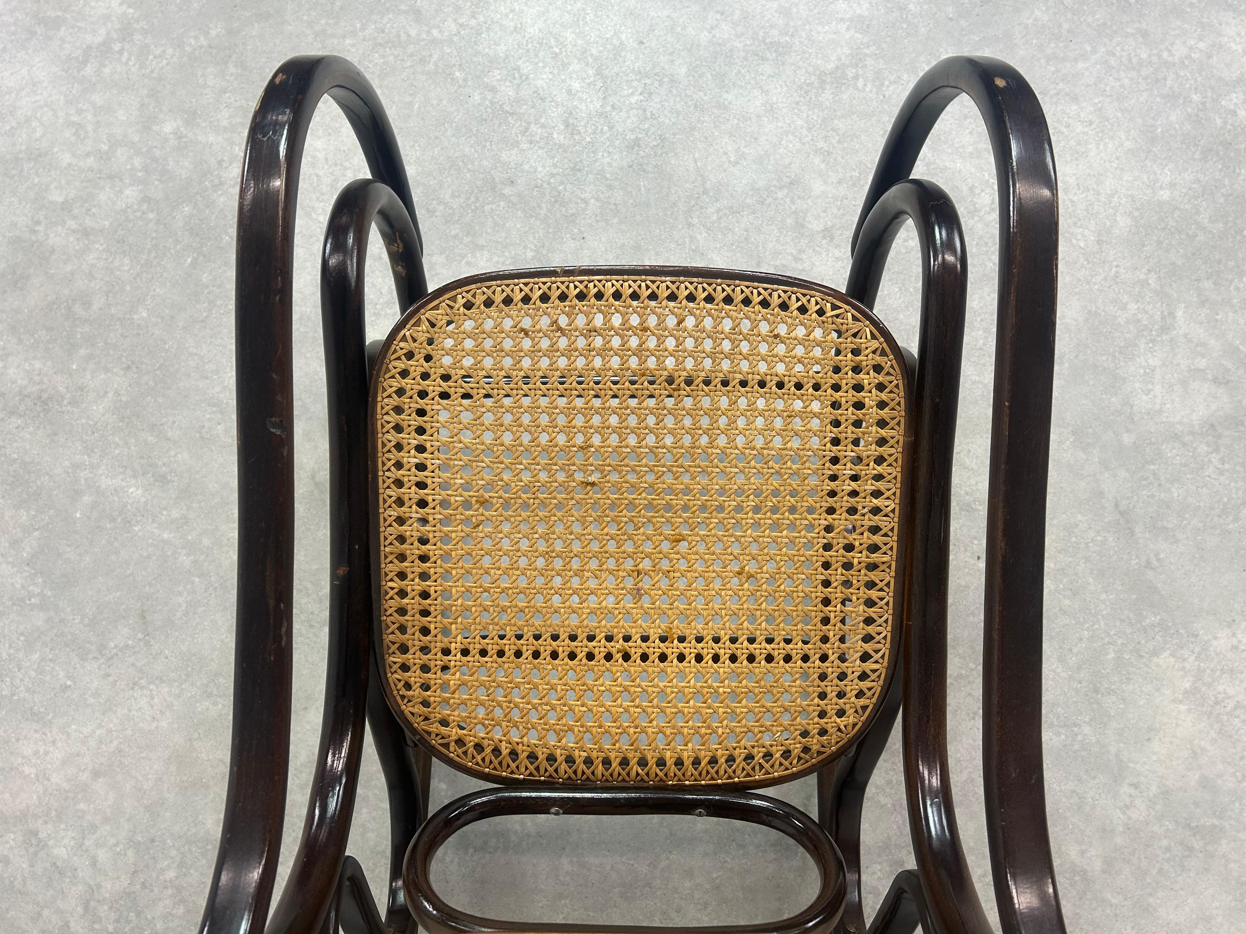 Metà XX secolo Bentwood rocking chair by Thonet in vendita