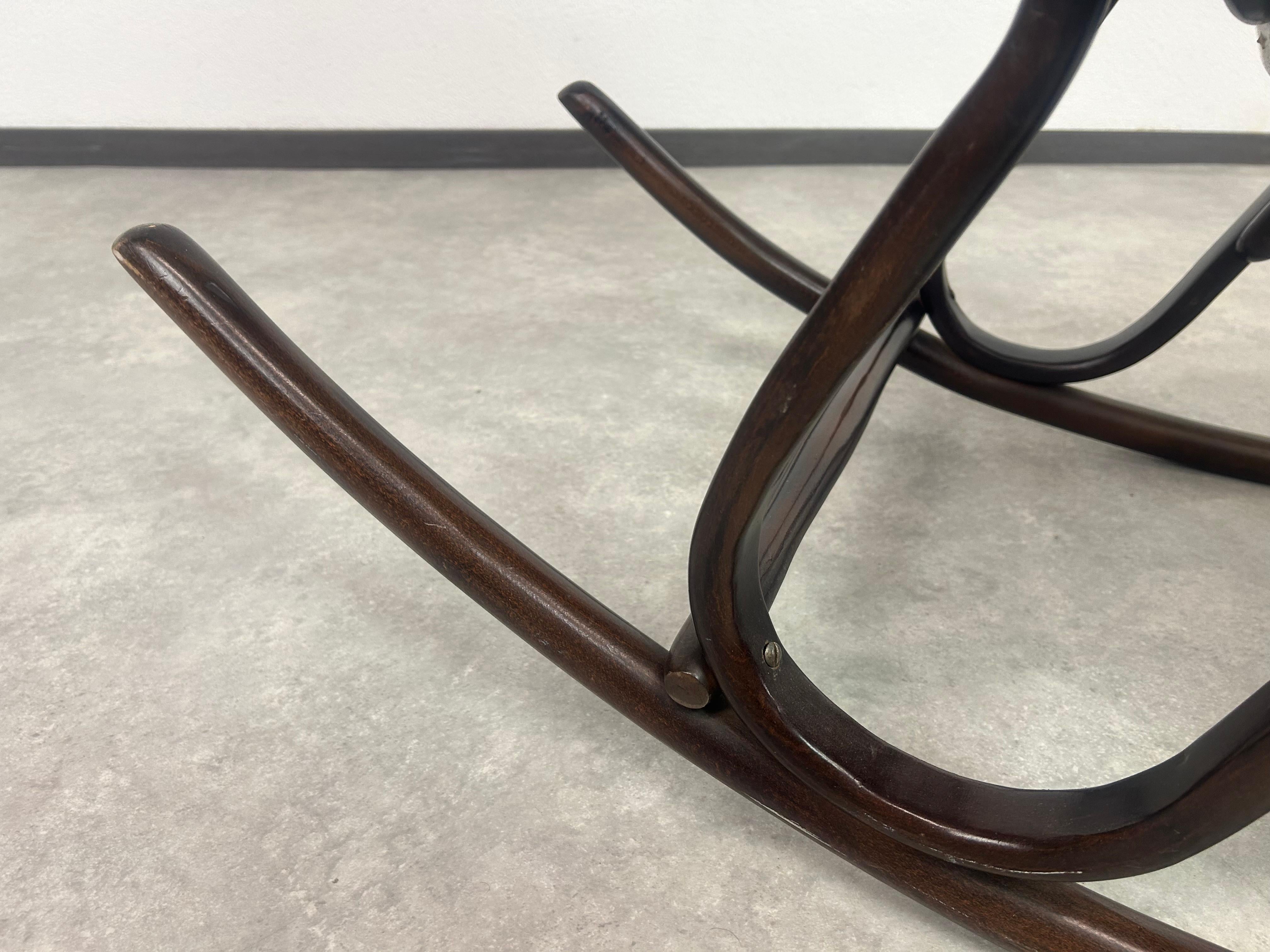 Bentwood rocking chair by Thonet in vendita 2