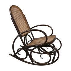 Chaise à bascule en bois de Bentwood fabriquée en Espagne d'après Thonet