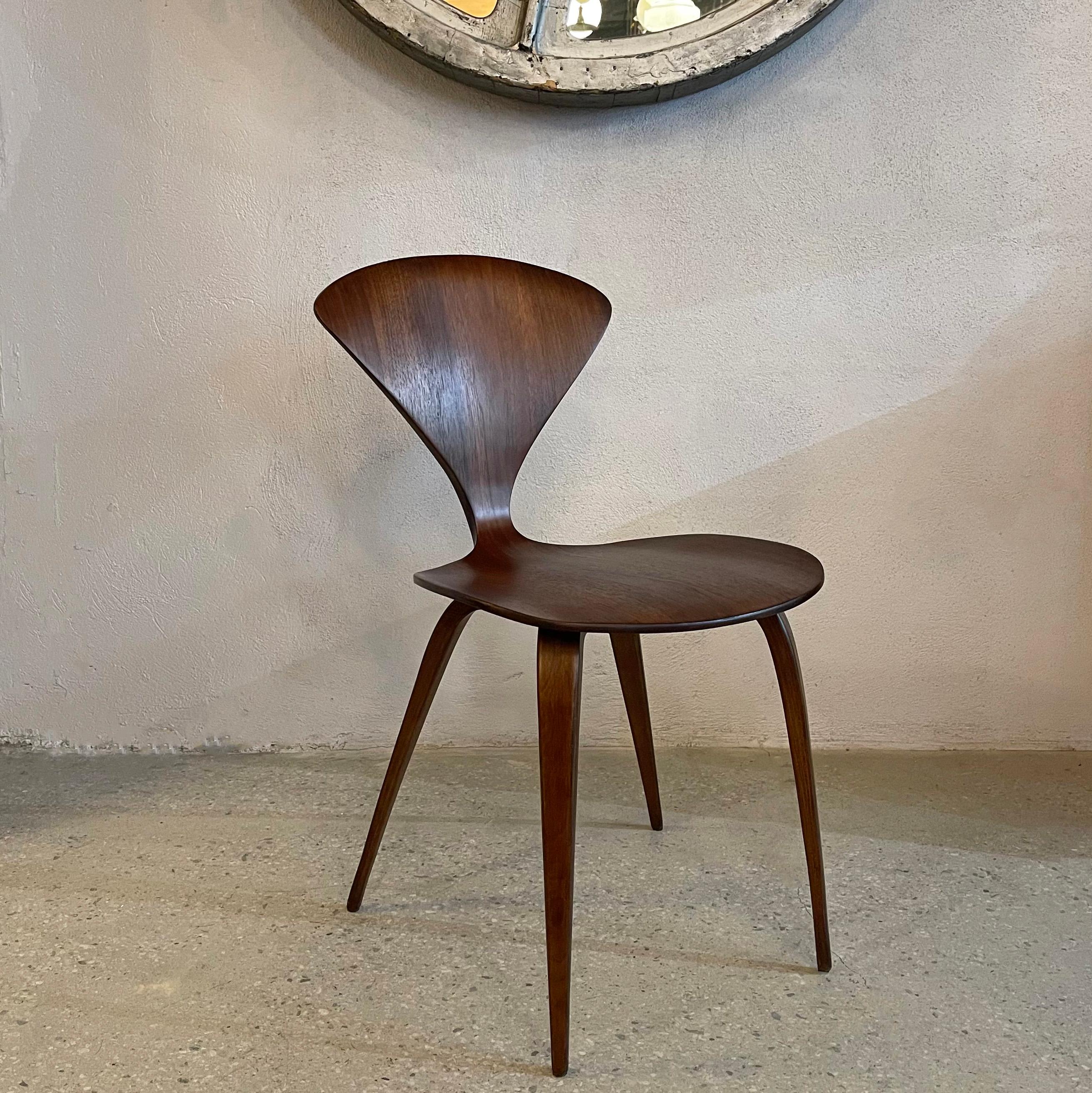 Mid-century modern, ply bentwood, side chair by Norman Cherner for Plycraft in a dark walnut finish. This iconic mid-century modern chair that is striking from every angle can be used as a side, desk or accent chair.