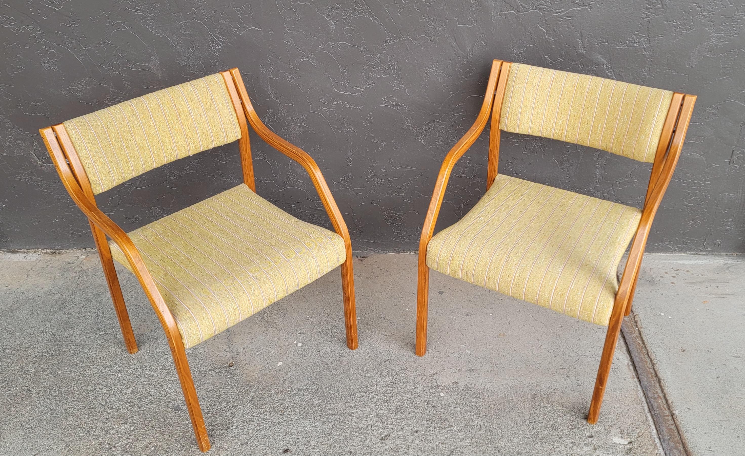 Bentwood Side Chairs a Pair In Good Condition In Fulton, CA