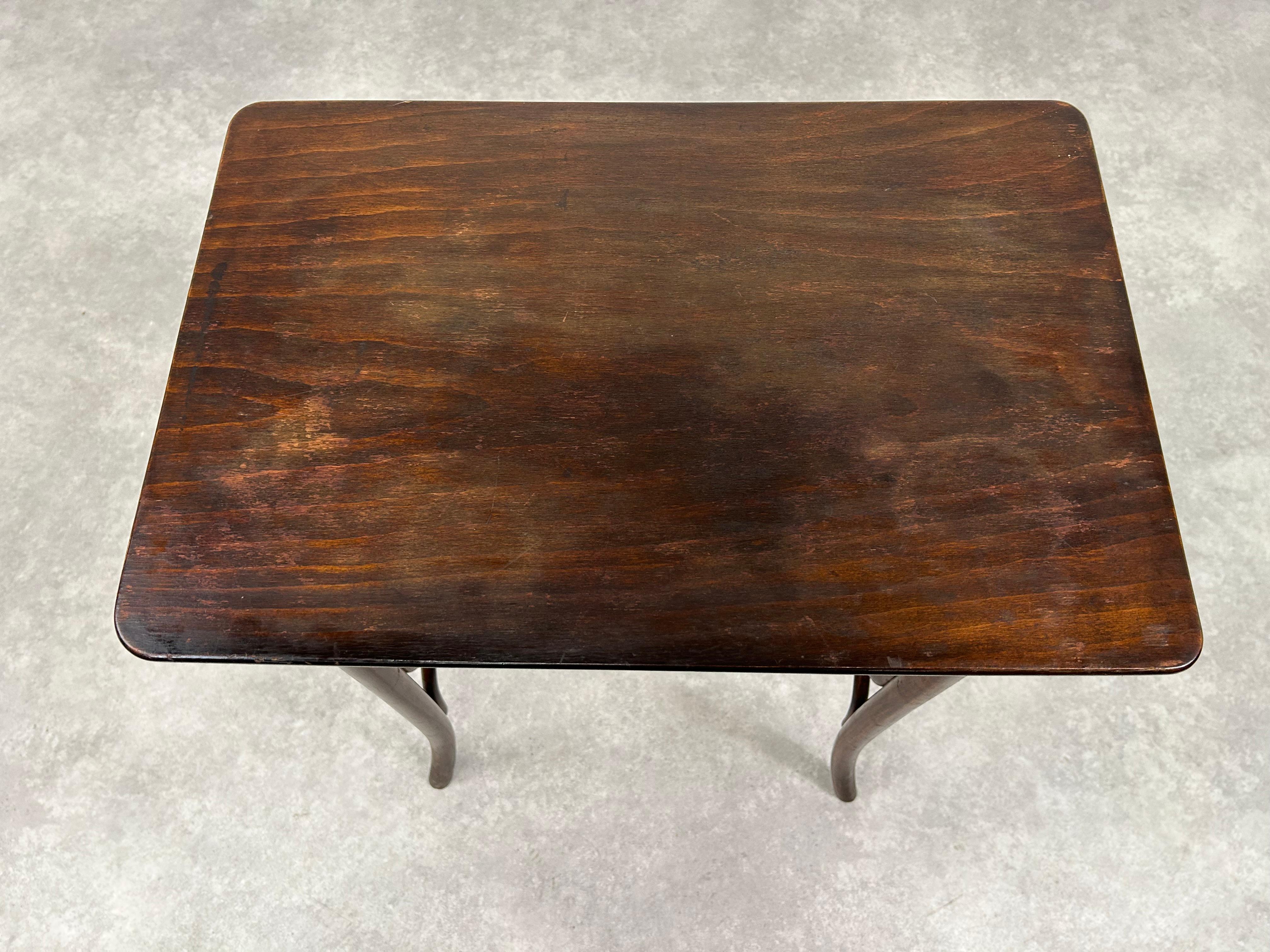 Bentwood side table by Thonet Debrecen In Good Condition For Sale In Banská Štiavnica, SK