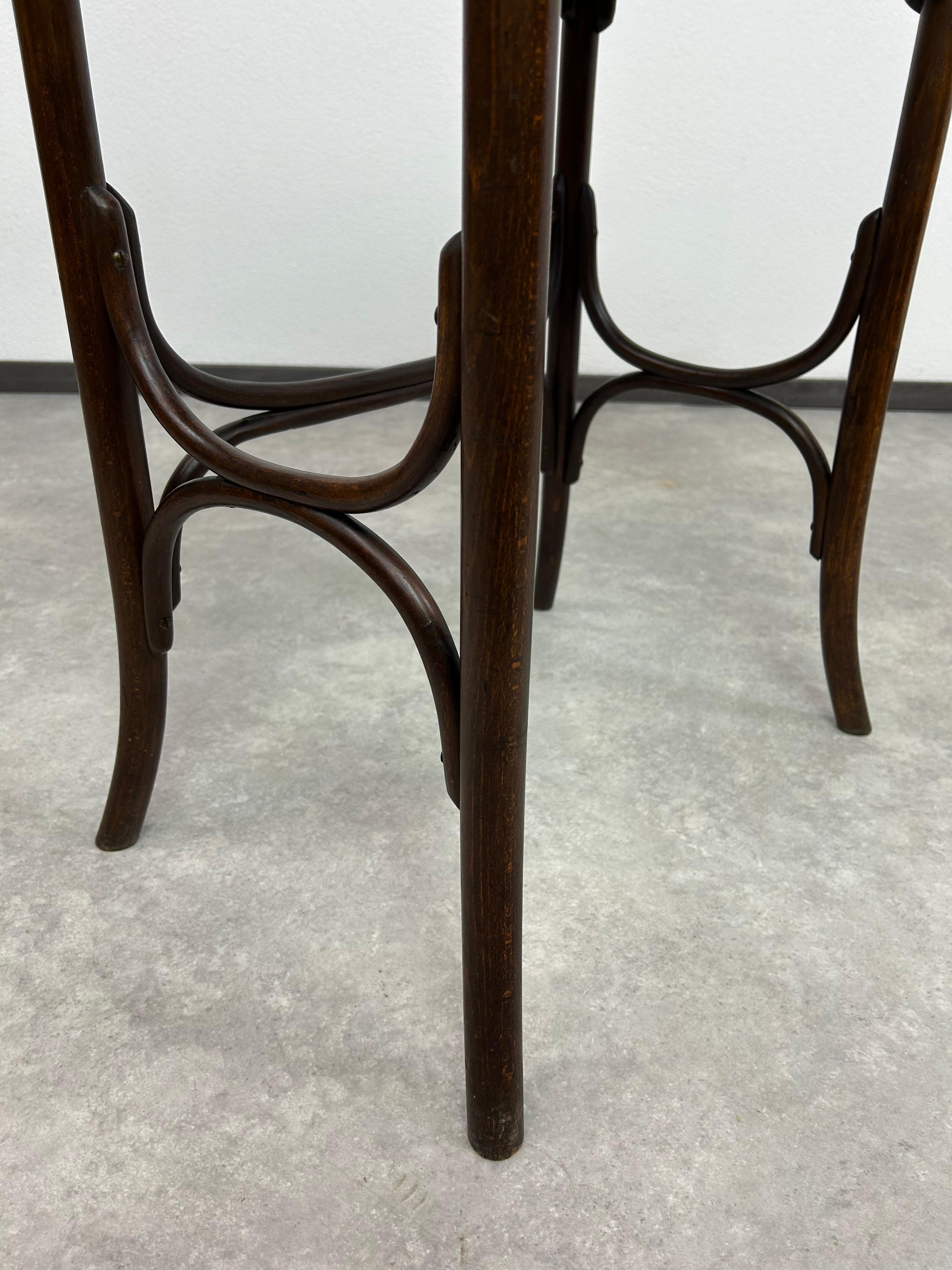 Bentwood side table by Thonet Debrecen For Sale 1