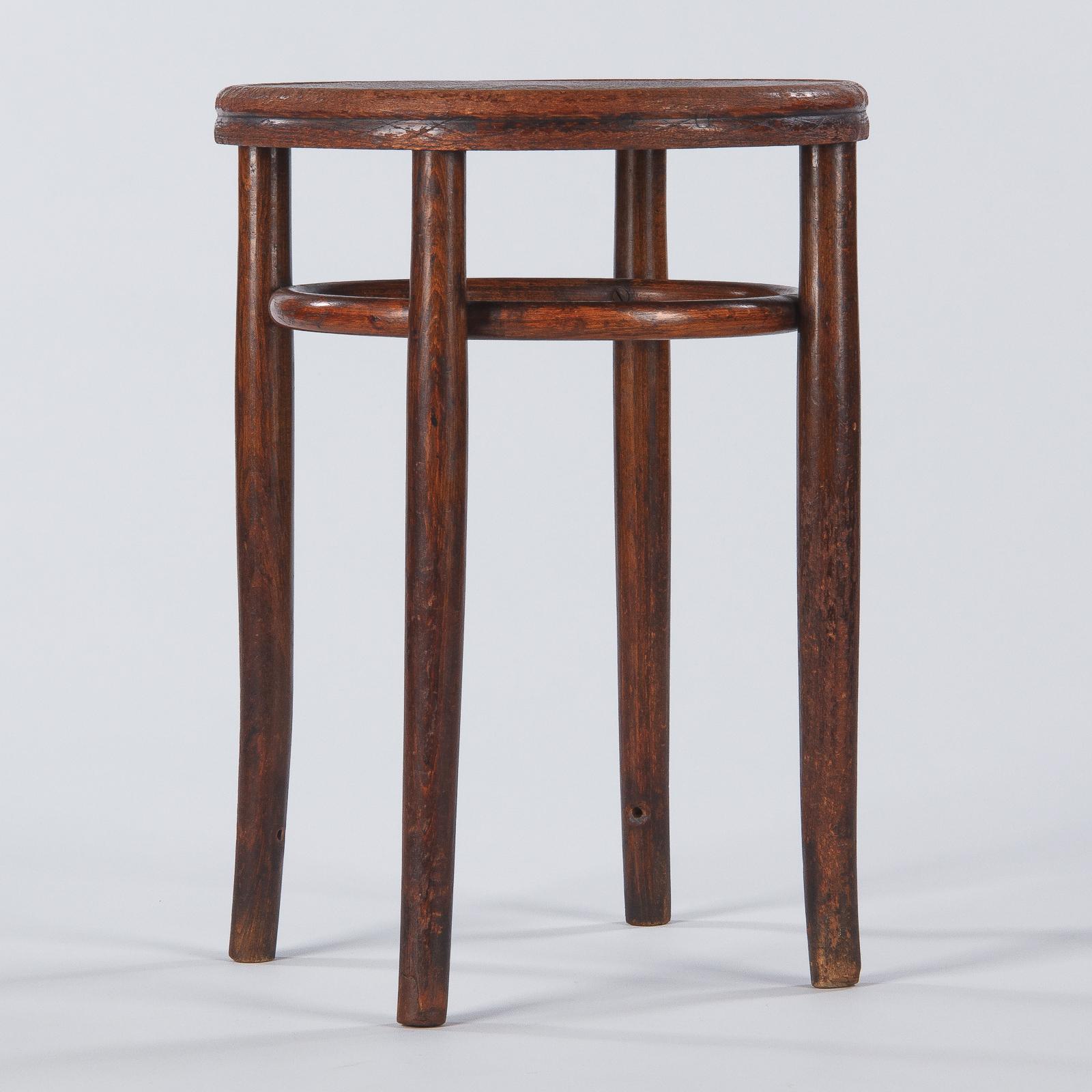An attractive stool made of bent beechwood from the early 1900s. The stool was made by furniture maker Fischel from Austria that specialized in hotel and restaurants furnishings.