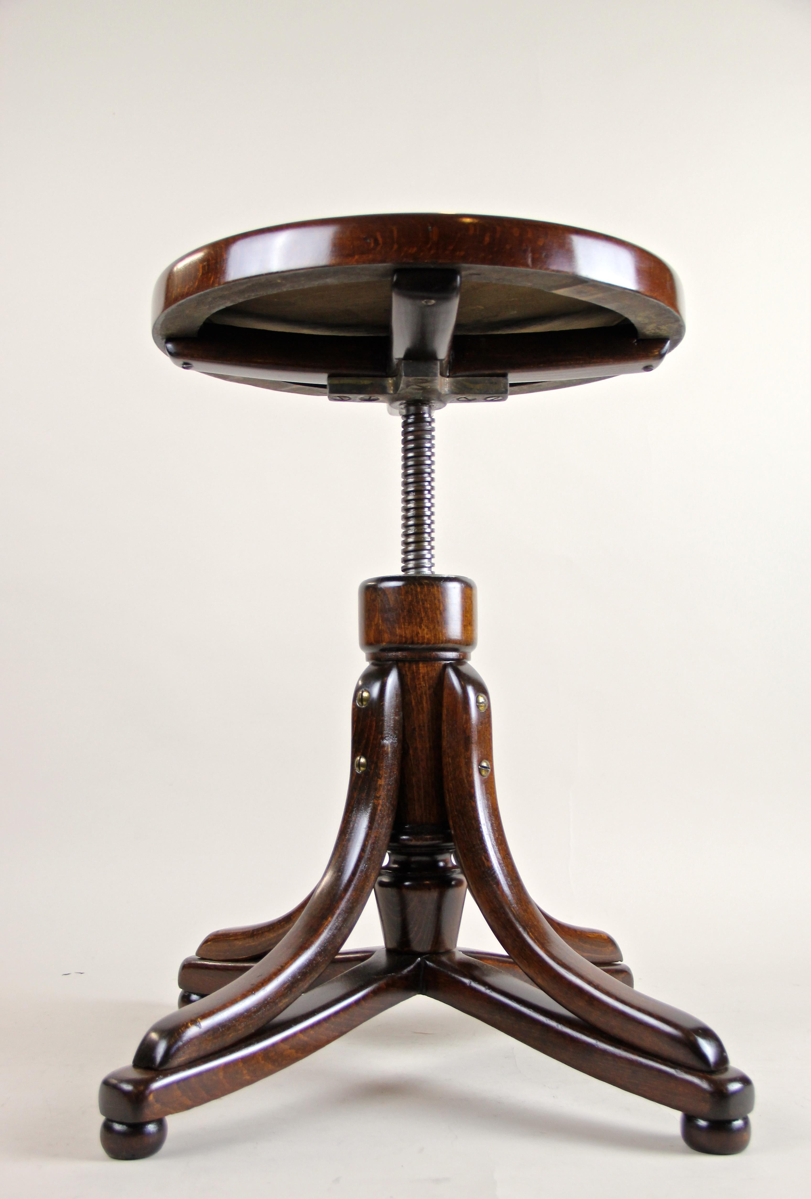 Bentwood Stool Height Adjustable by J&J Kohn, Austria, circa 1910 4