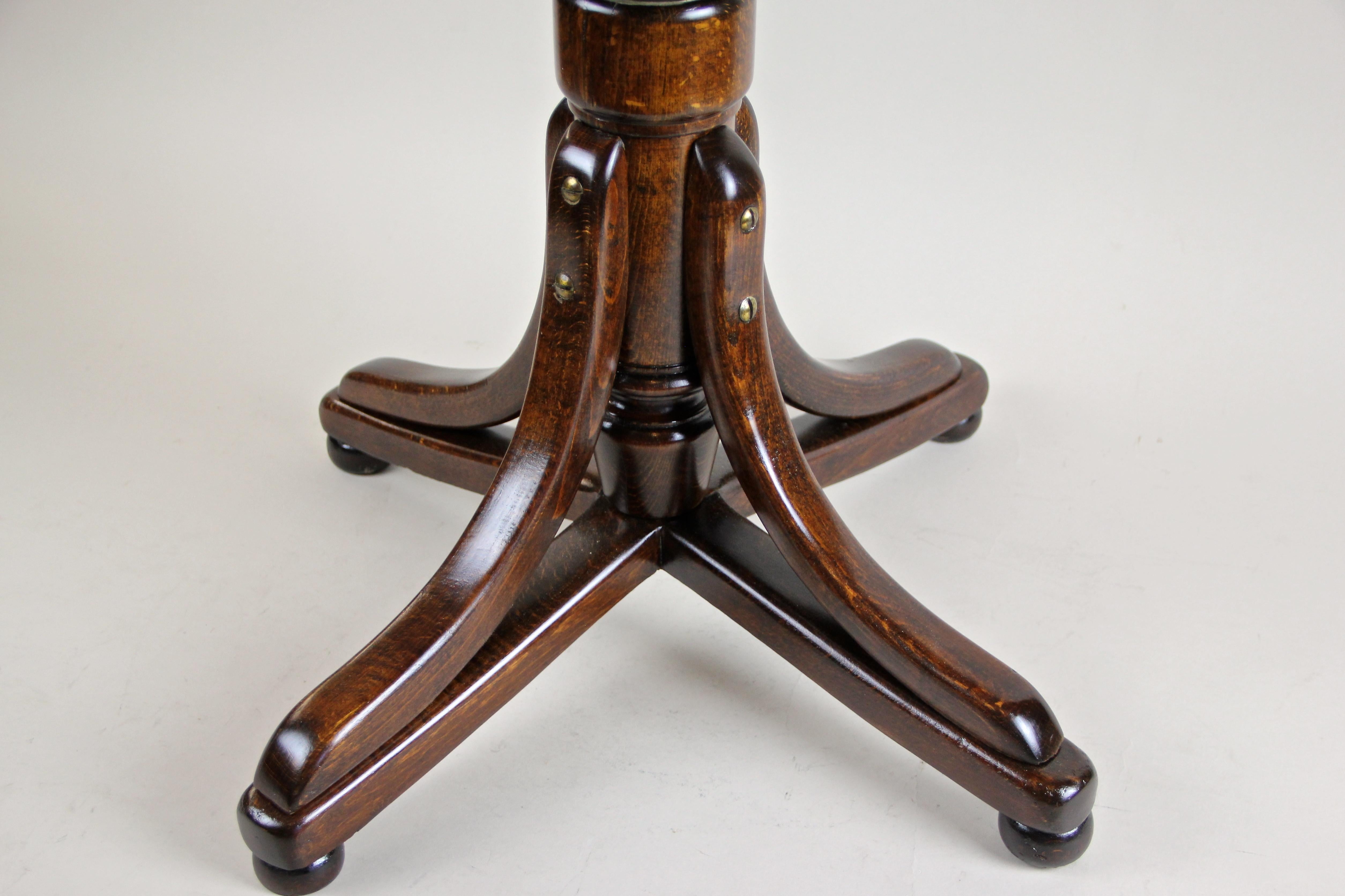 Bentwood Stool Height Adjustable by J&J Kohn, Austria, circa 1910 1