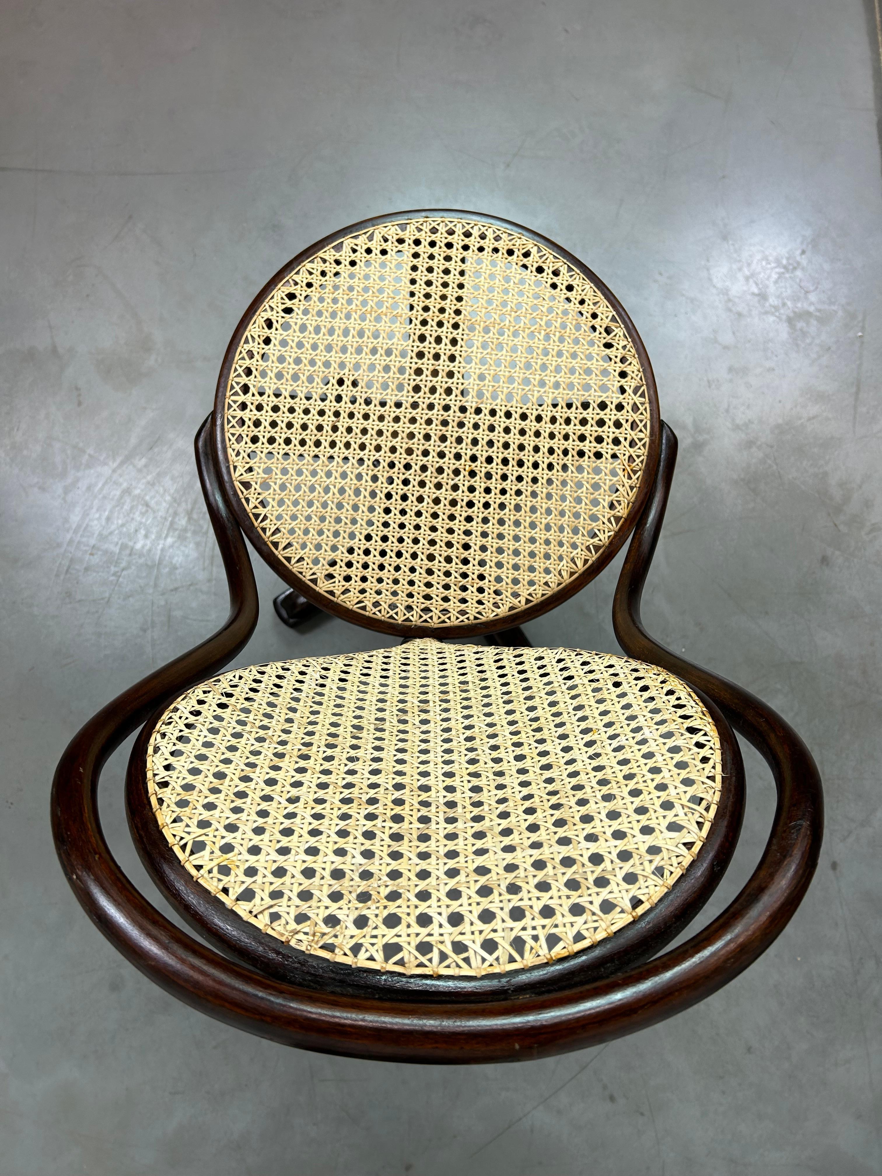 Bentwood swivel chair no.9 by J.J.Kohn In Good Condition For Sale In Banská Štiavnica, SK