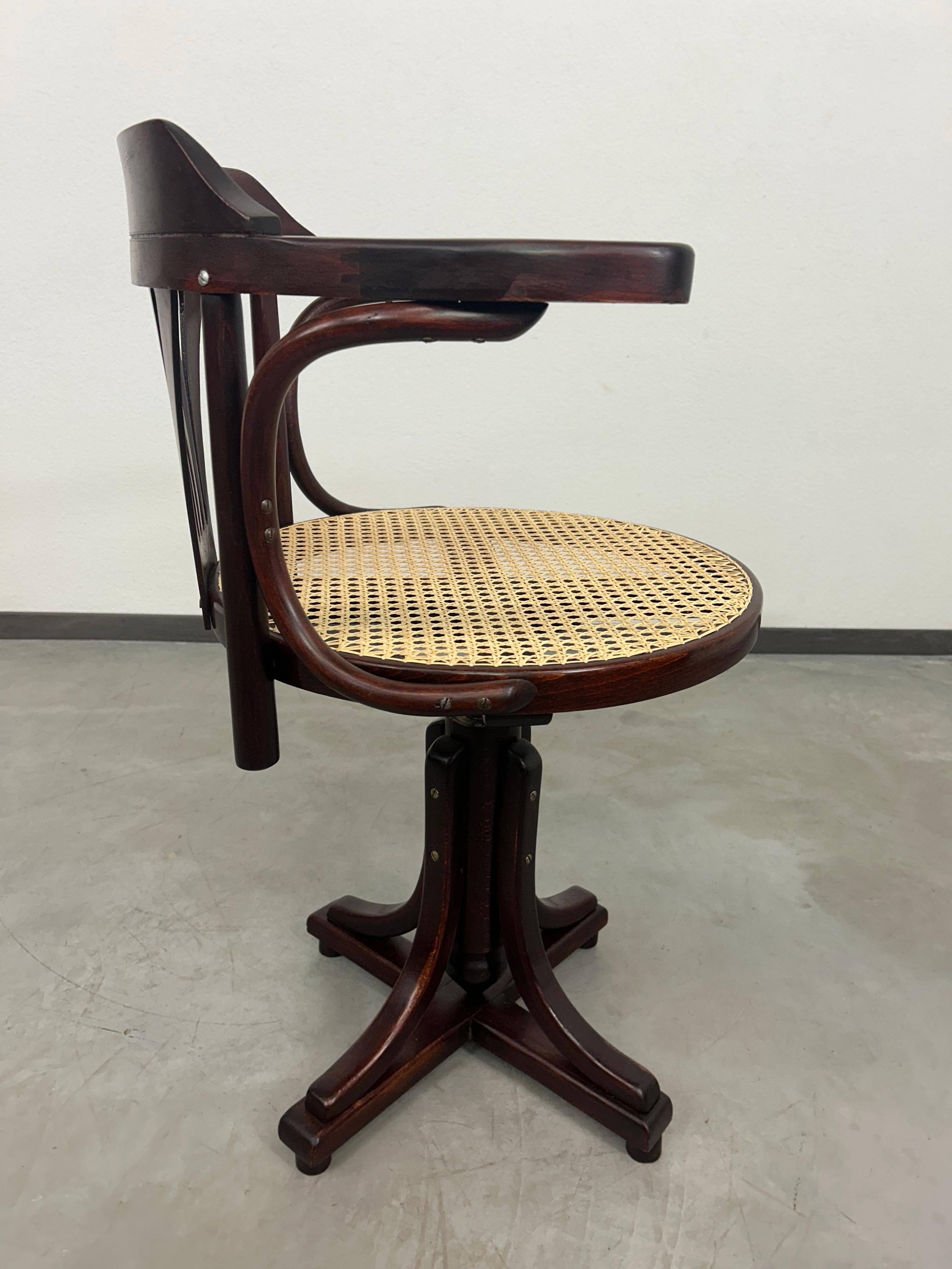 Bentwood swivel office chair by Thonet 3