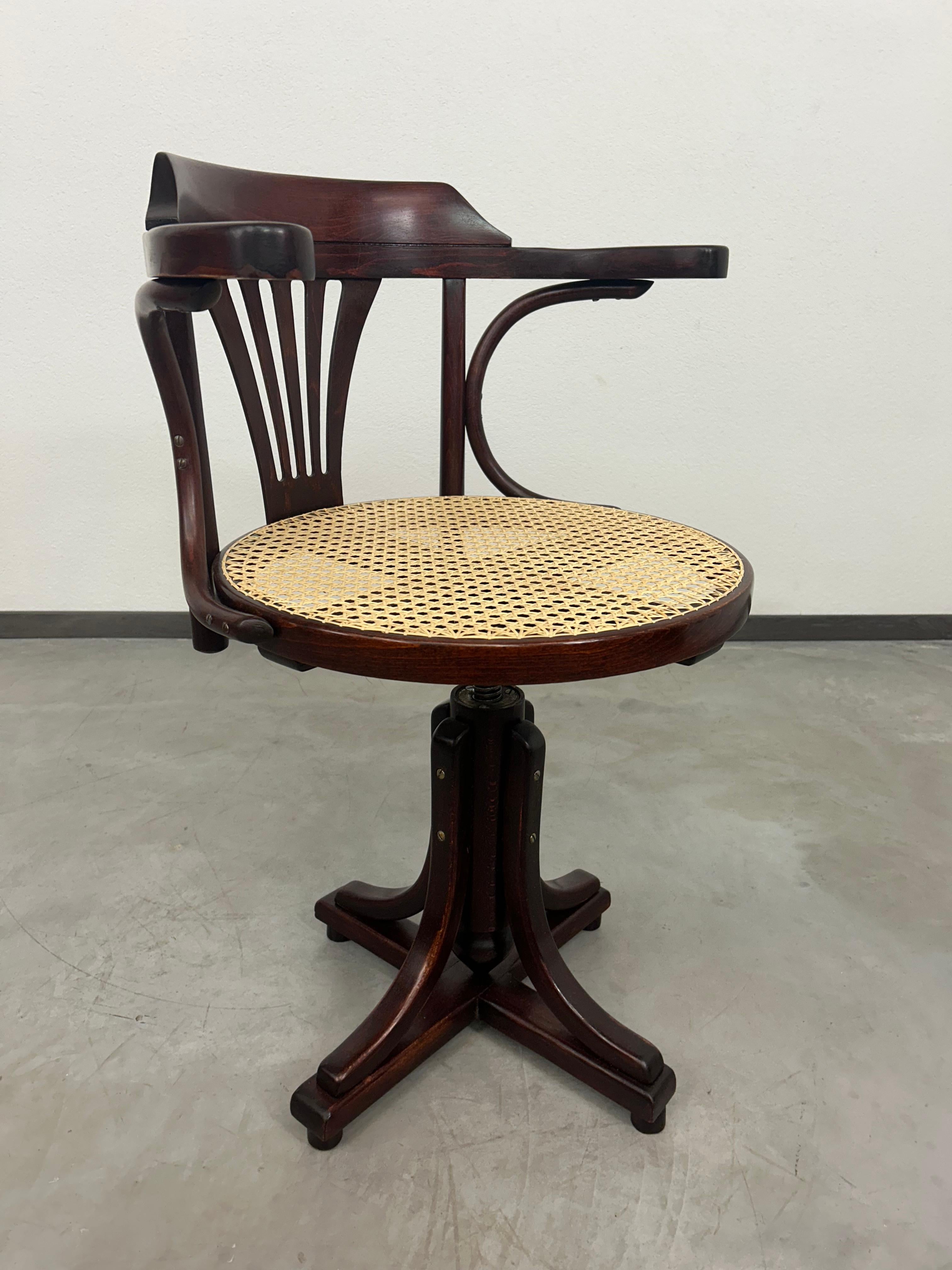 Vienna Secession Bentwood swivel office chair by Thonet