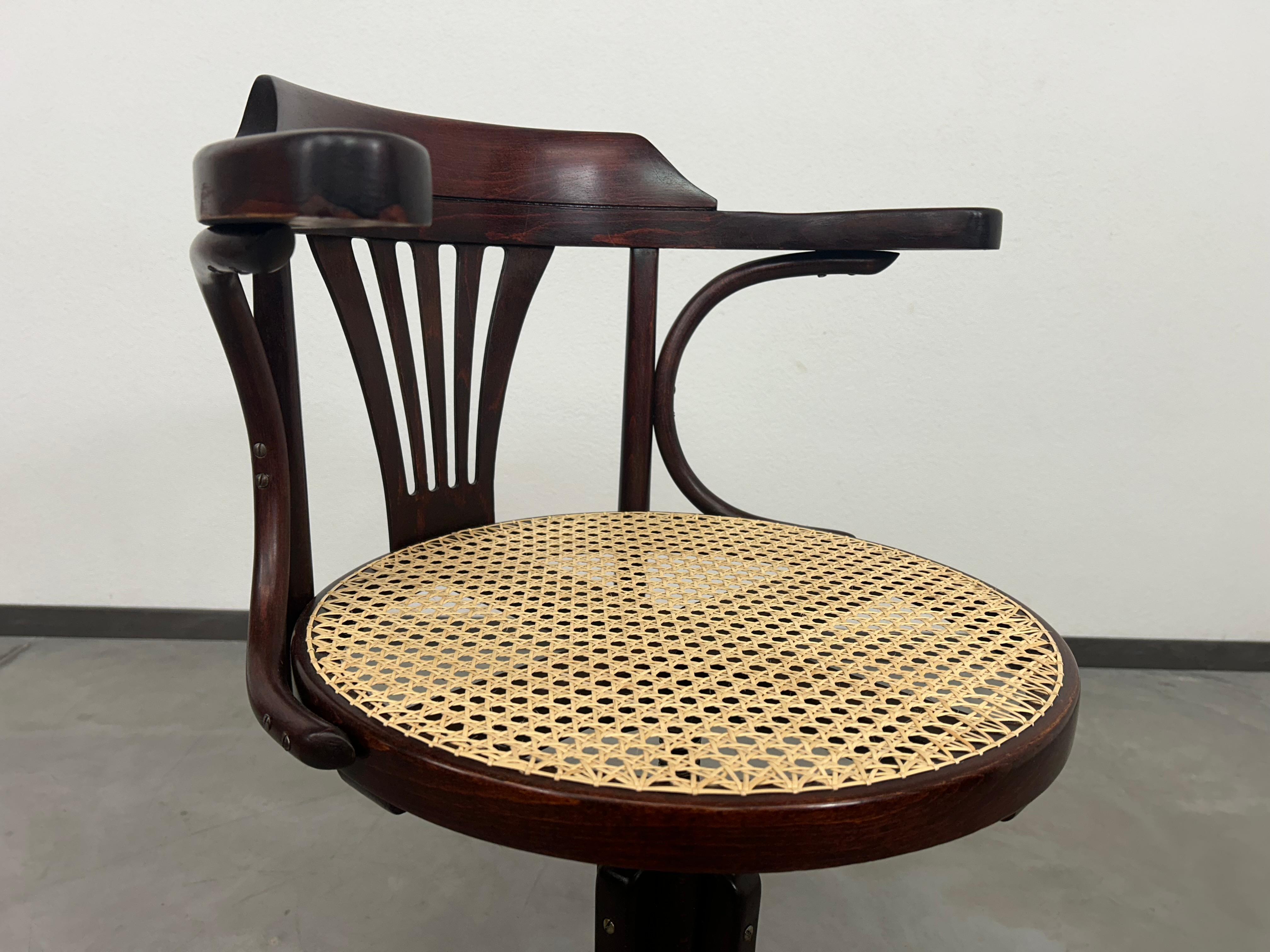 Austrian Bentwood swivel office chair by Thonet