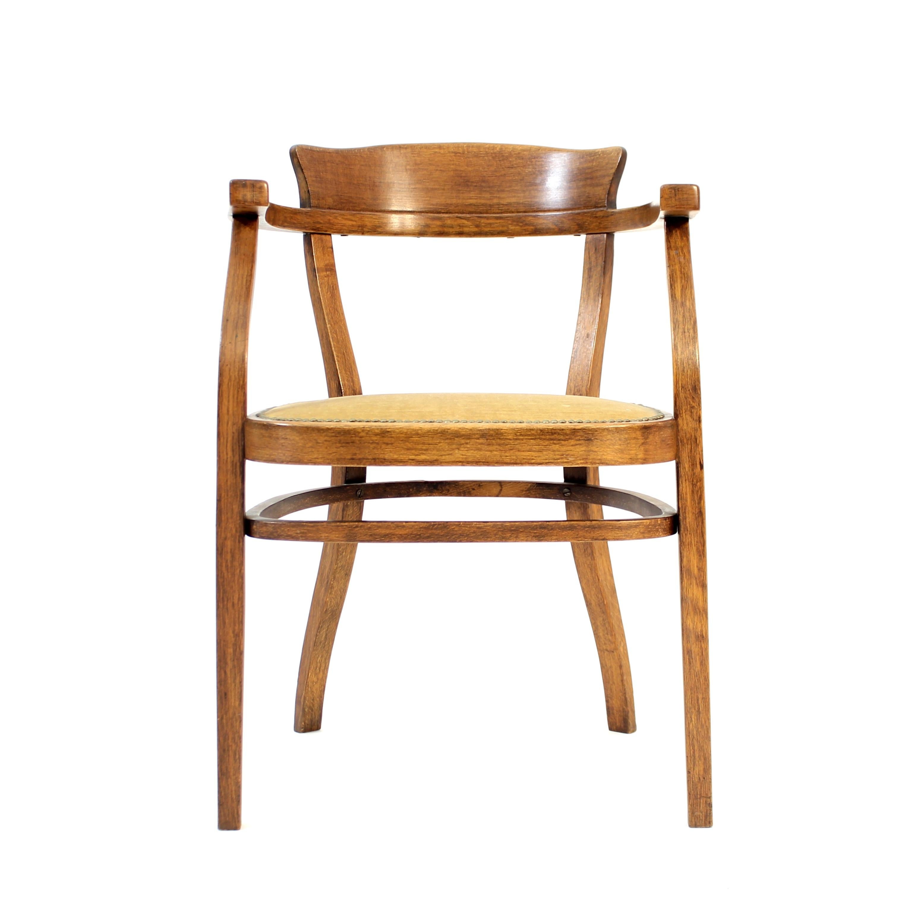 Austrian Bentwood Thonet armchair, early 20th century For Sale