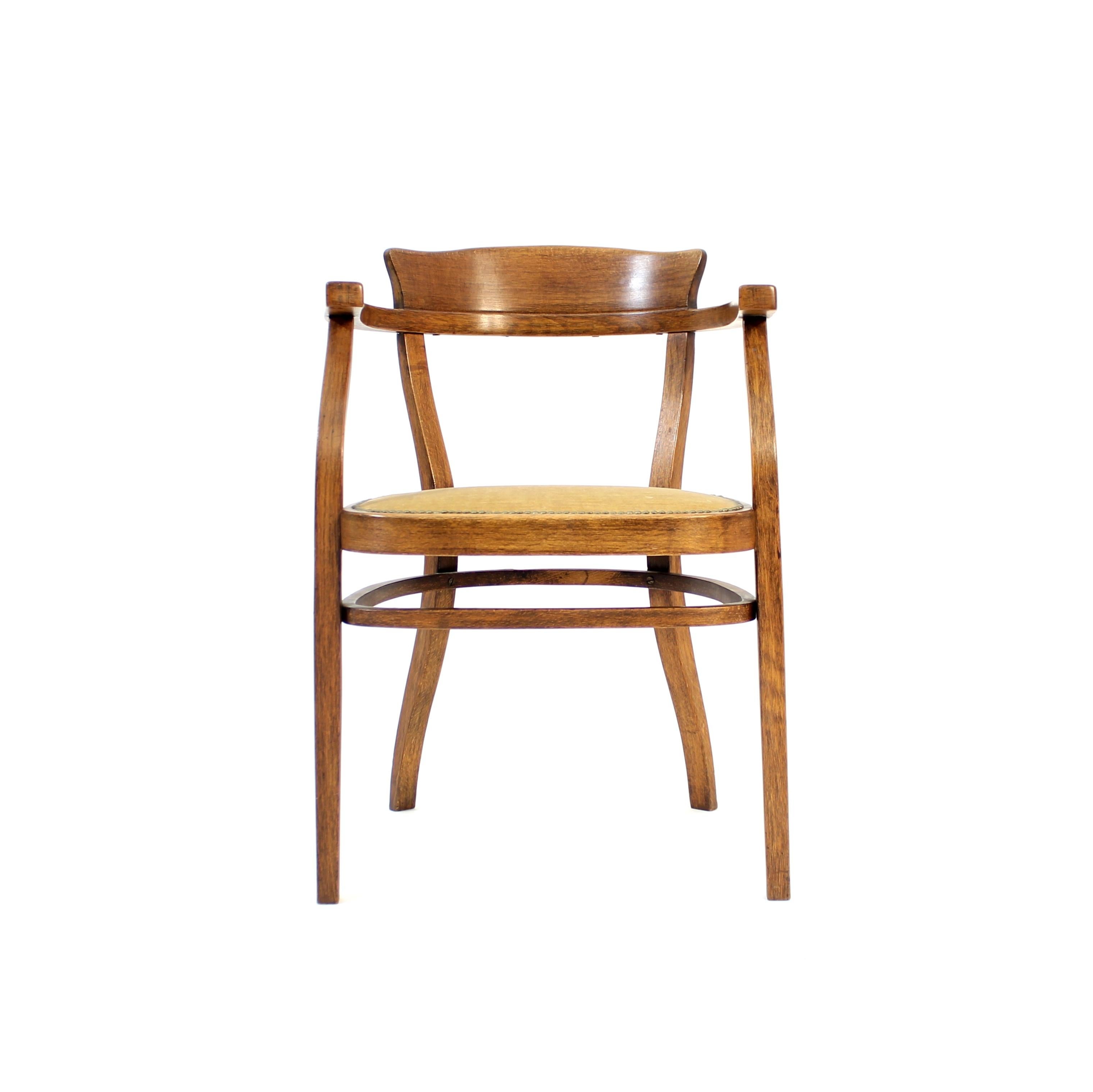 Bentwood Thonet armchair, early 20th century In Good Condition For Sale In Uppsala, SE