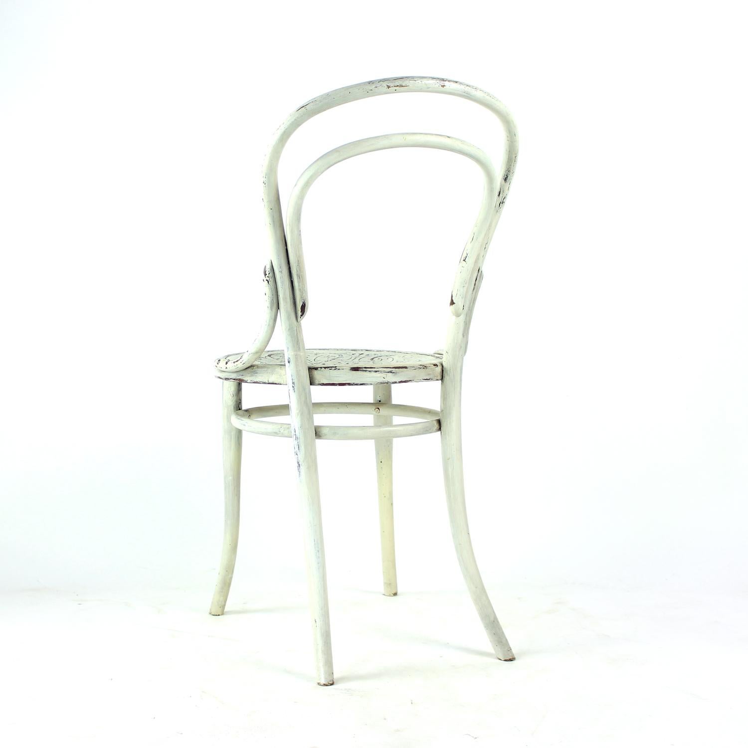 Silla Thonet nº 14 de madera curvada de estilo vintage, Checoslovaquia años 40 mediados del siglo XX en venta