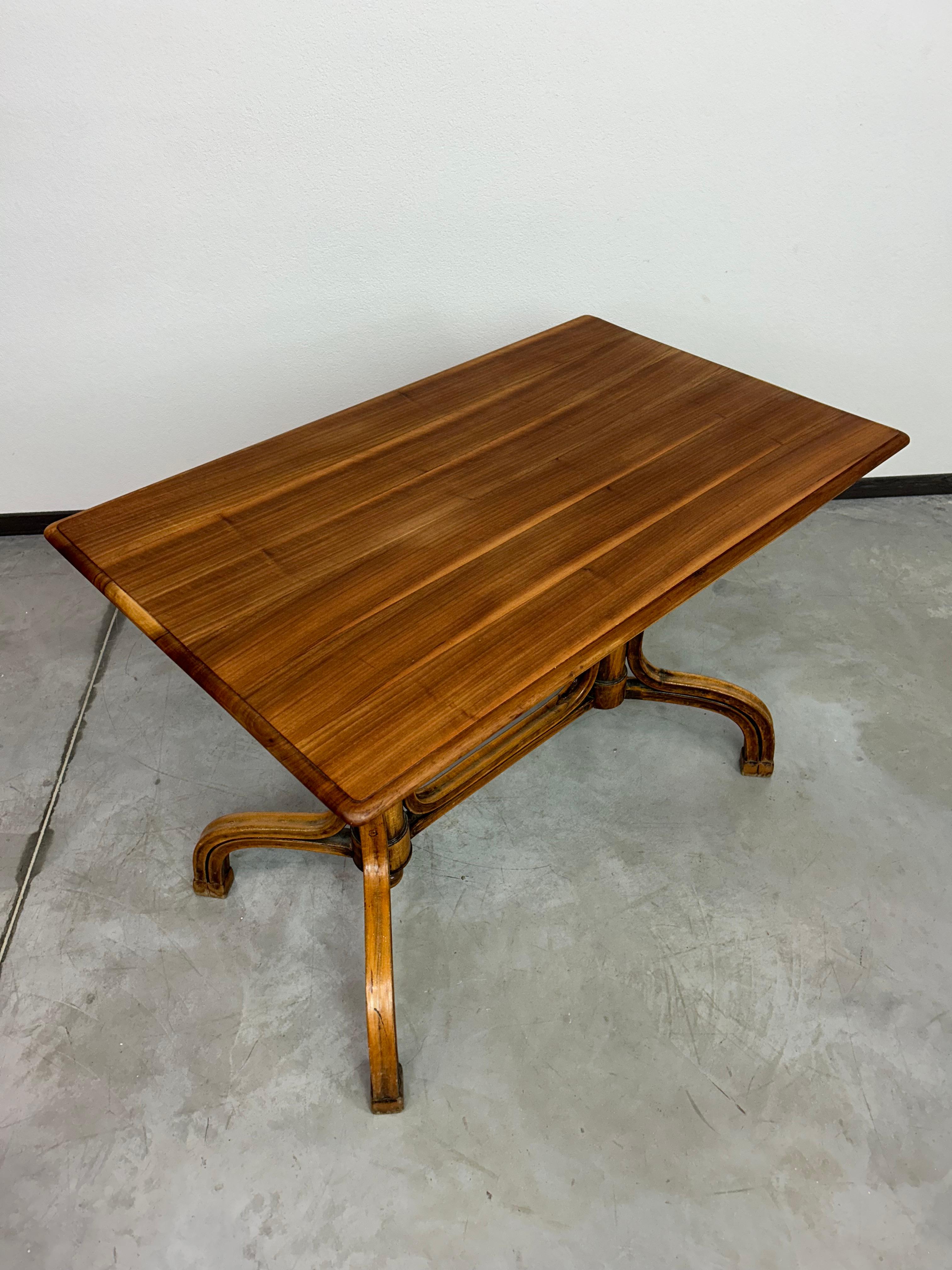 Table d'appoint Thonet en bois courbé en vente 2