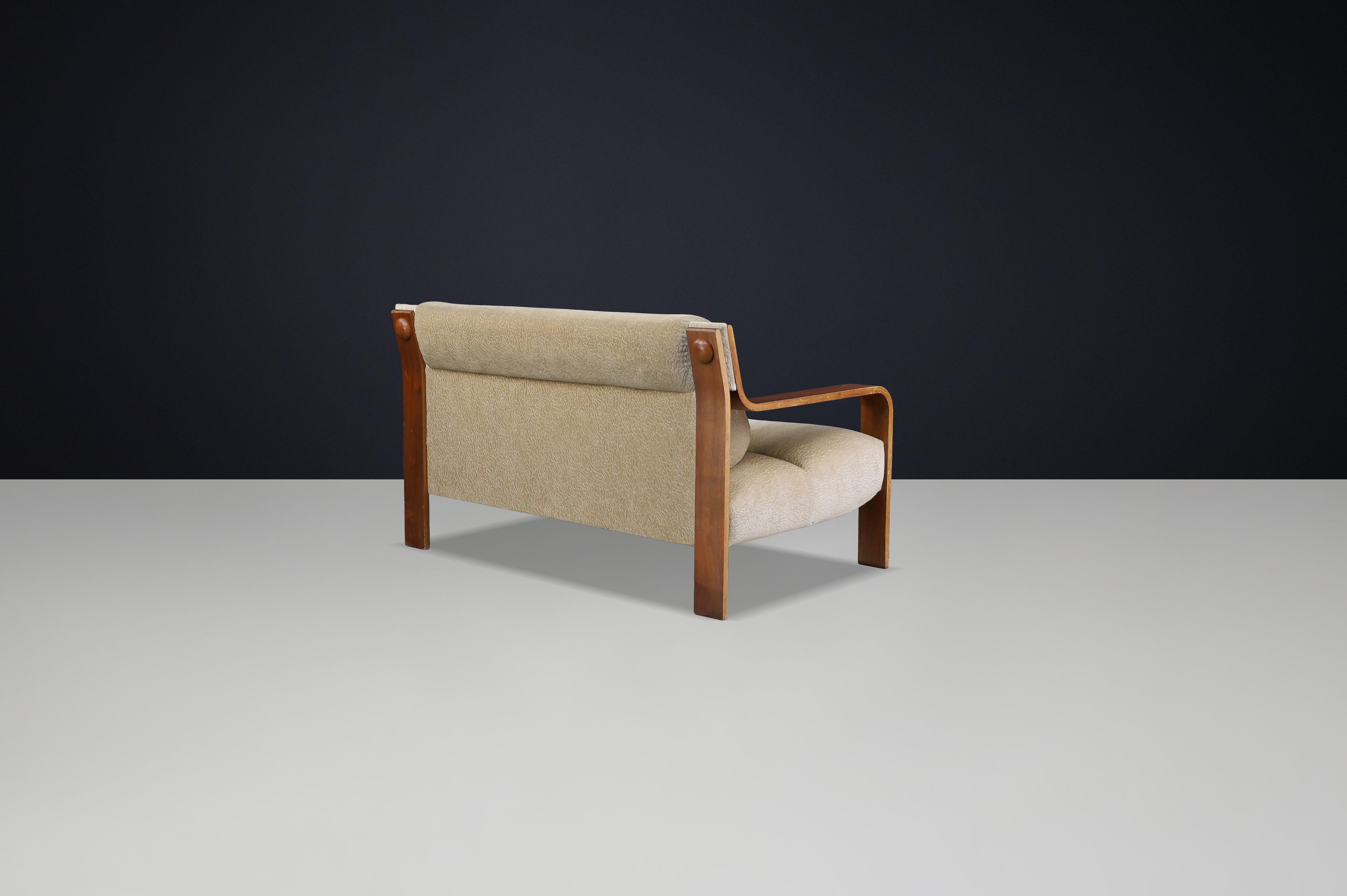 Canapé de salon à deux places en bois courbé avec tapisserie d'origine, 1970 République tchèque en vente 2