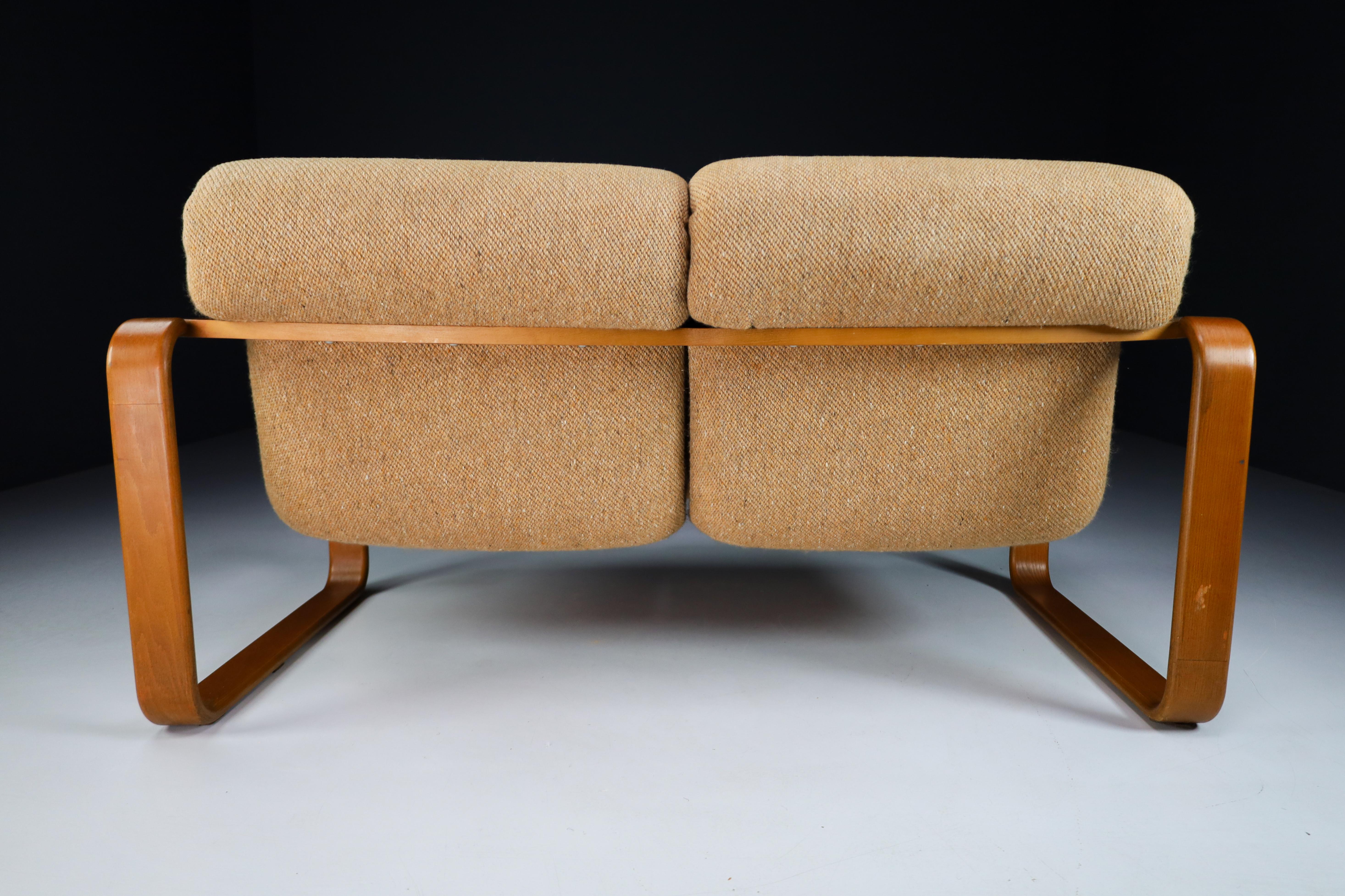 Bentwood Two Seat Sofa in Original Jute Fabric by Jan Bočan, 1960s In Good Condition In Almelo, NL