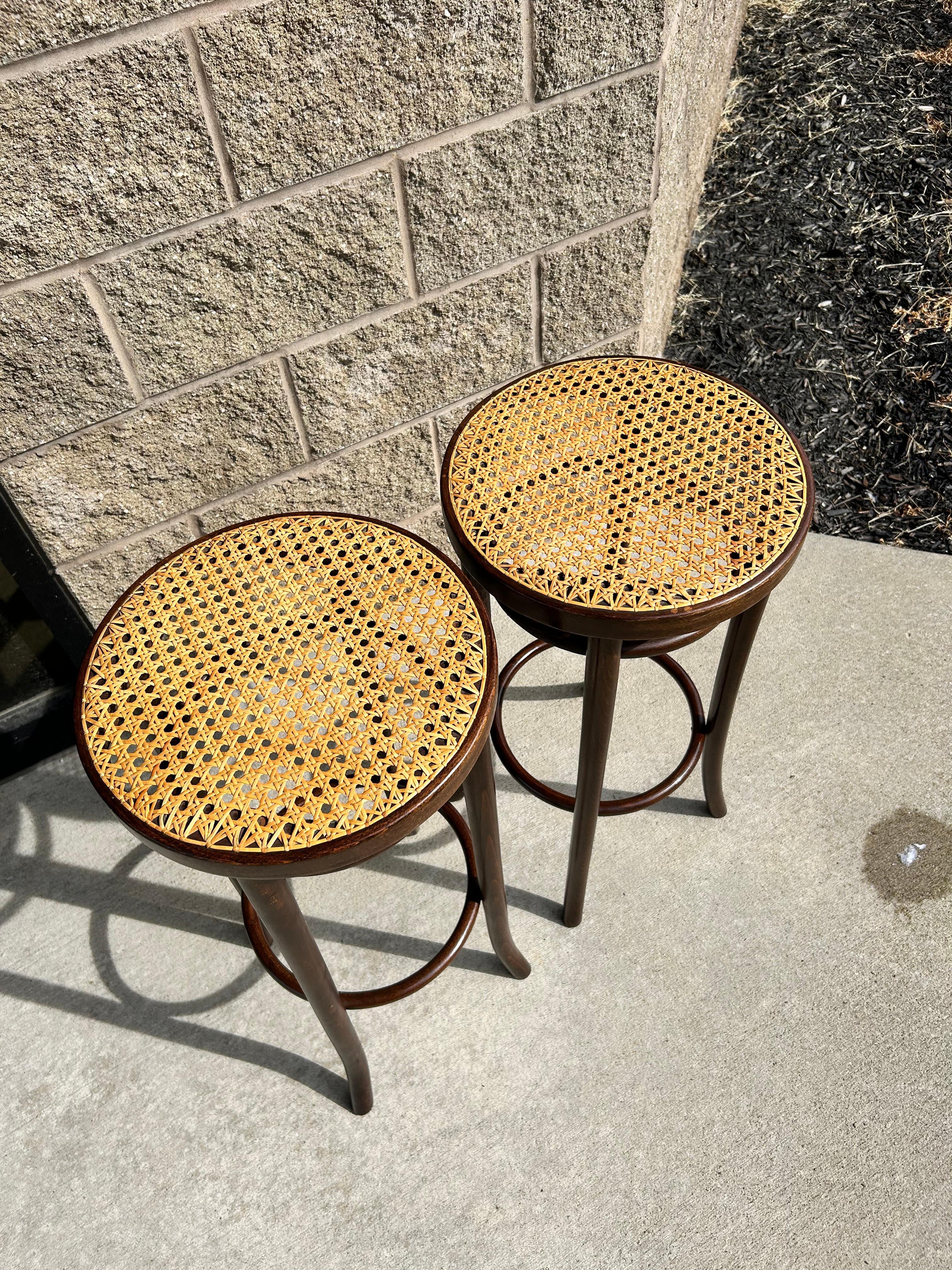 italien Bentwood & Vienna Tabouret de bar en paille-Paire en vente