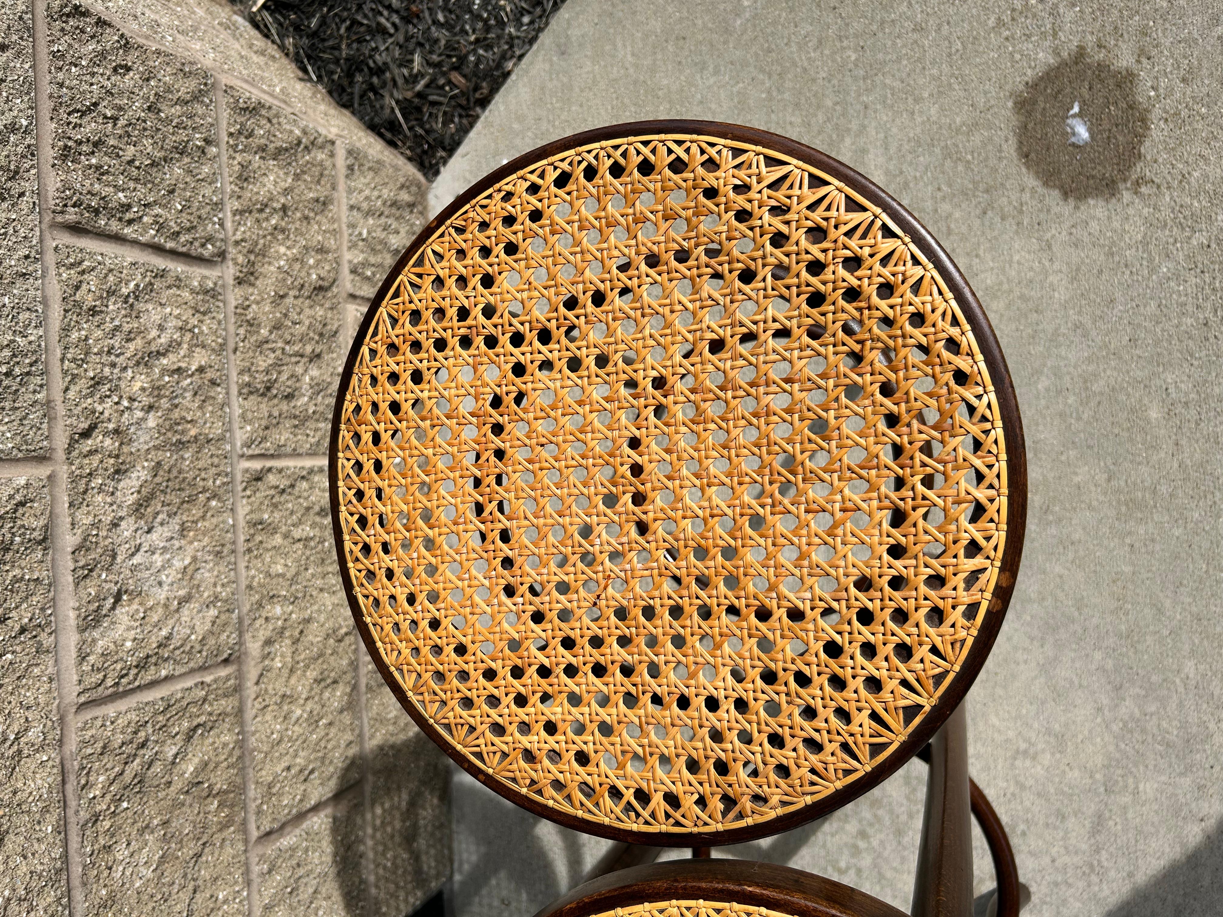 Bentwood & Vienna Tabouret de bar en paille-Paire Bon état - En vente à Medina, OH