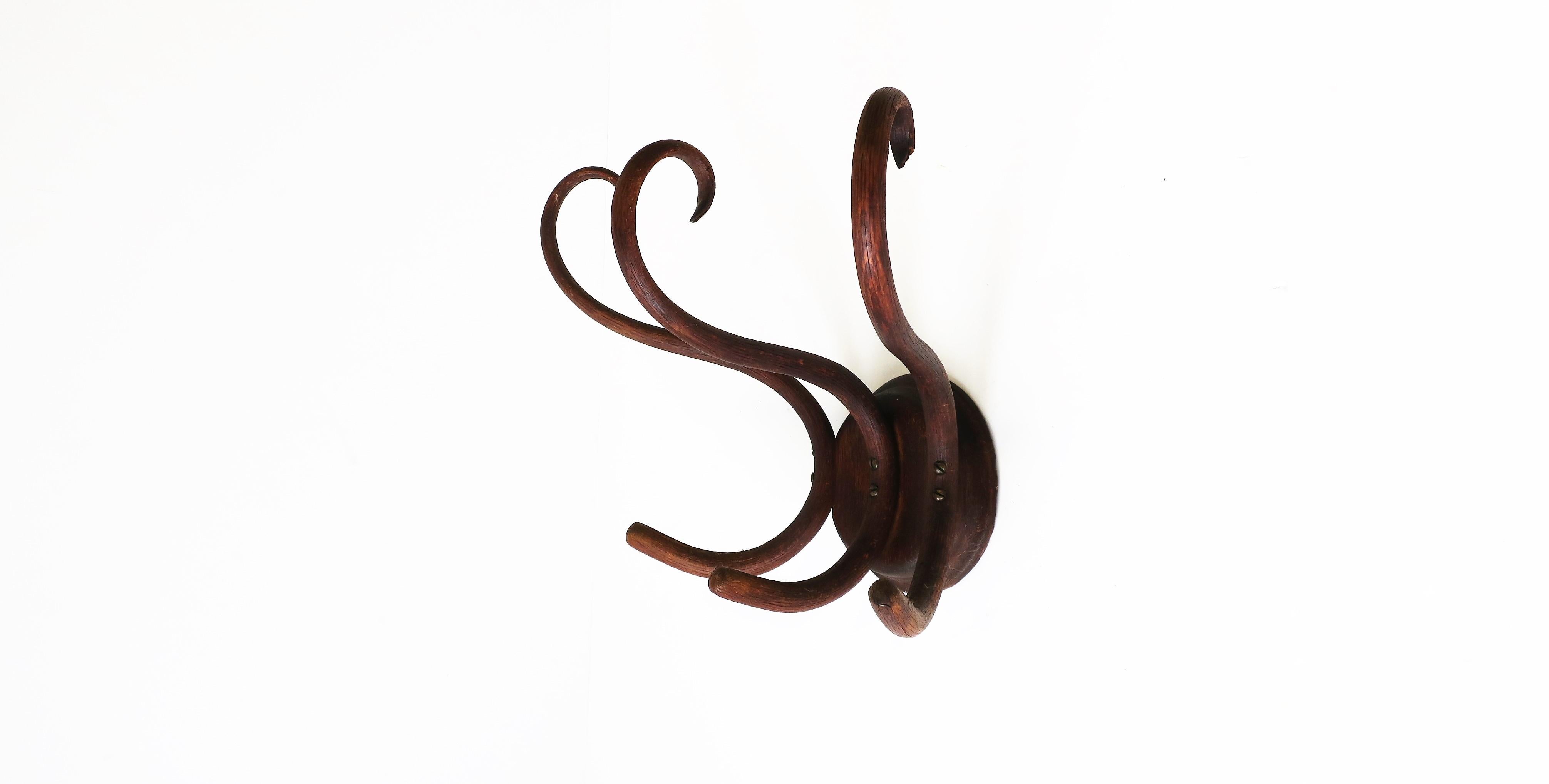 Bentwood Wall Hall Coat Rack In Good Condition In New York, NY