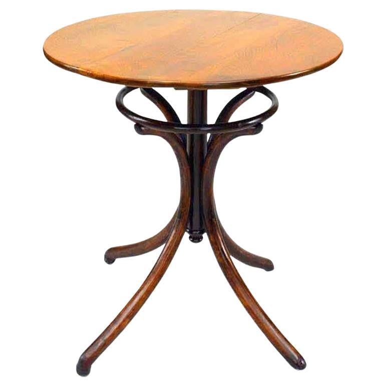 Bentwood Walnut Café Table, 19th Century, Round Top, Splay Legs