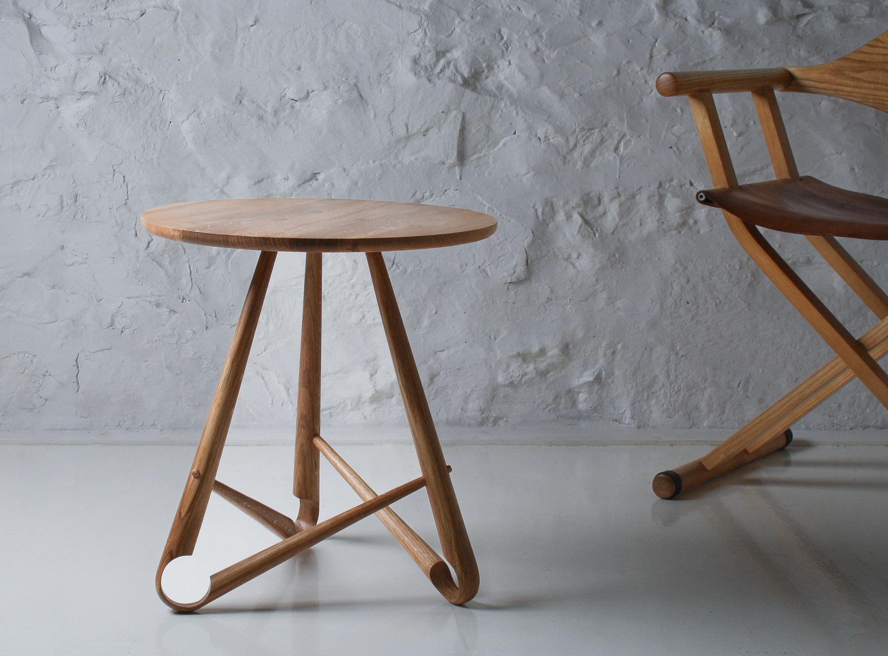 Scandinave moderne Table d'appoint en chêne gallois cintré par Dylan Glyn en vente