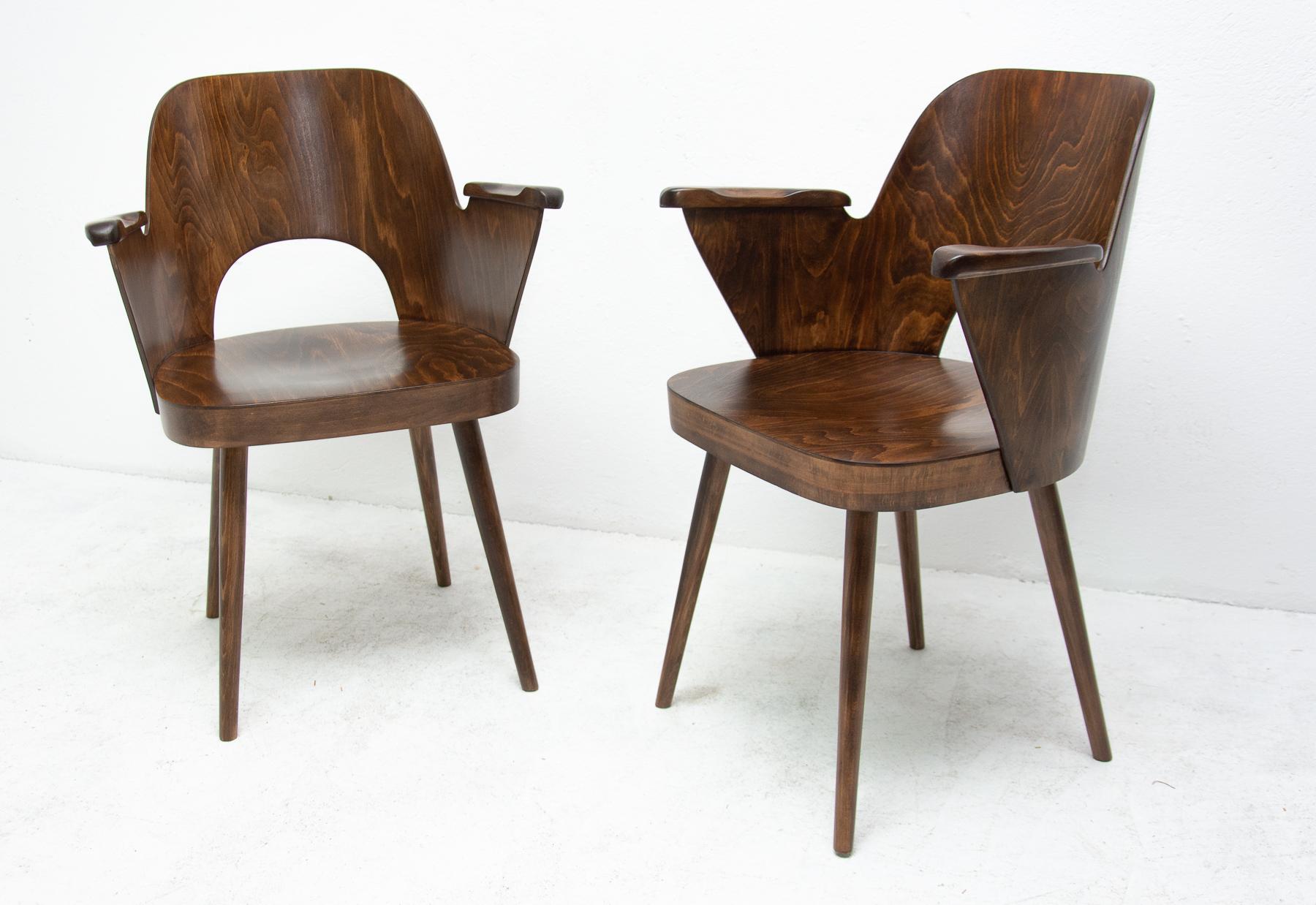 Bentwood Writing Desk Armchair by Radomír Hofman for Ton, No1 For Sale 5