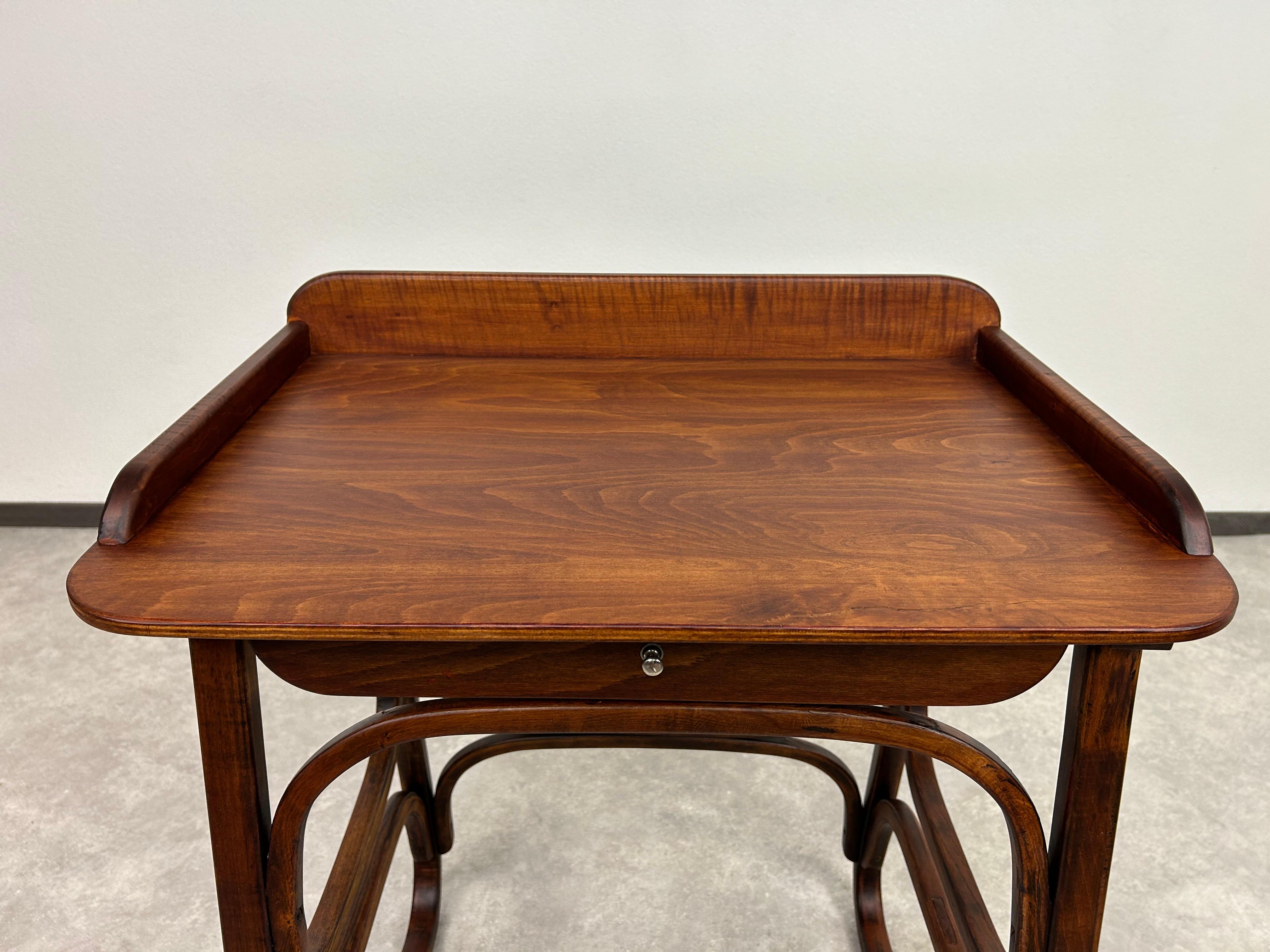 Schreibtisch aus Bugholz von Thonet (Wiener Secession) im Angebot