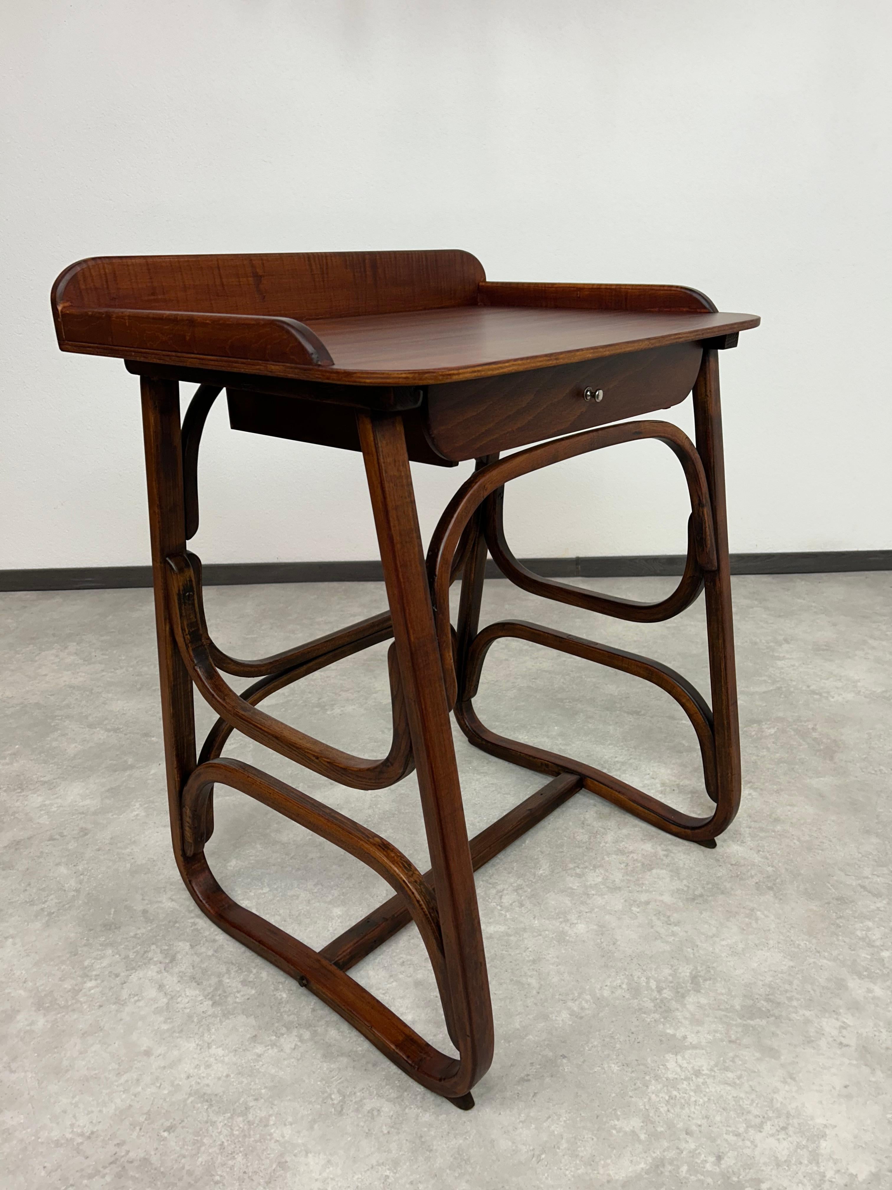Schreibtisch aus Bugholz von Thonet (Österreichisch) im Angebot