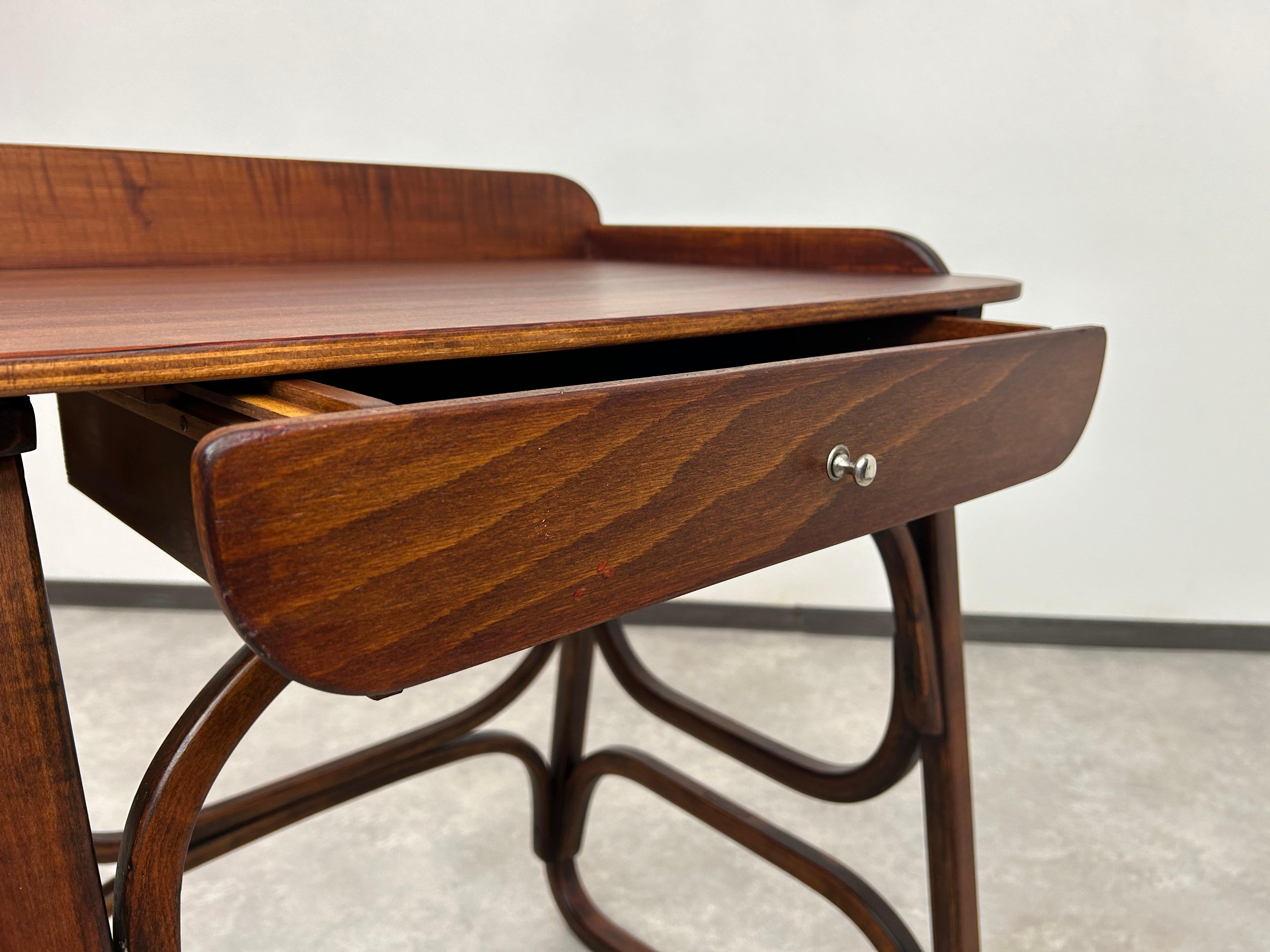 Schreibtisch aus Bugholz von Thonet (Frühes 20. Jahrhundert) im Angebot